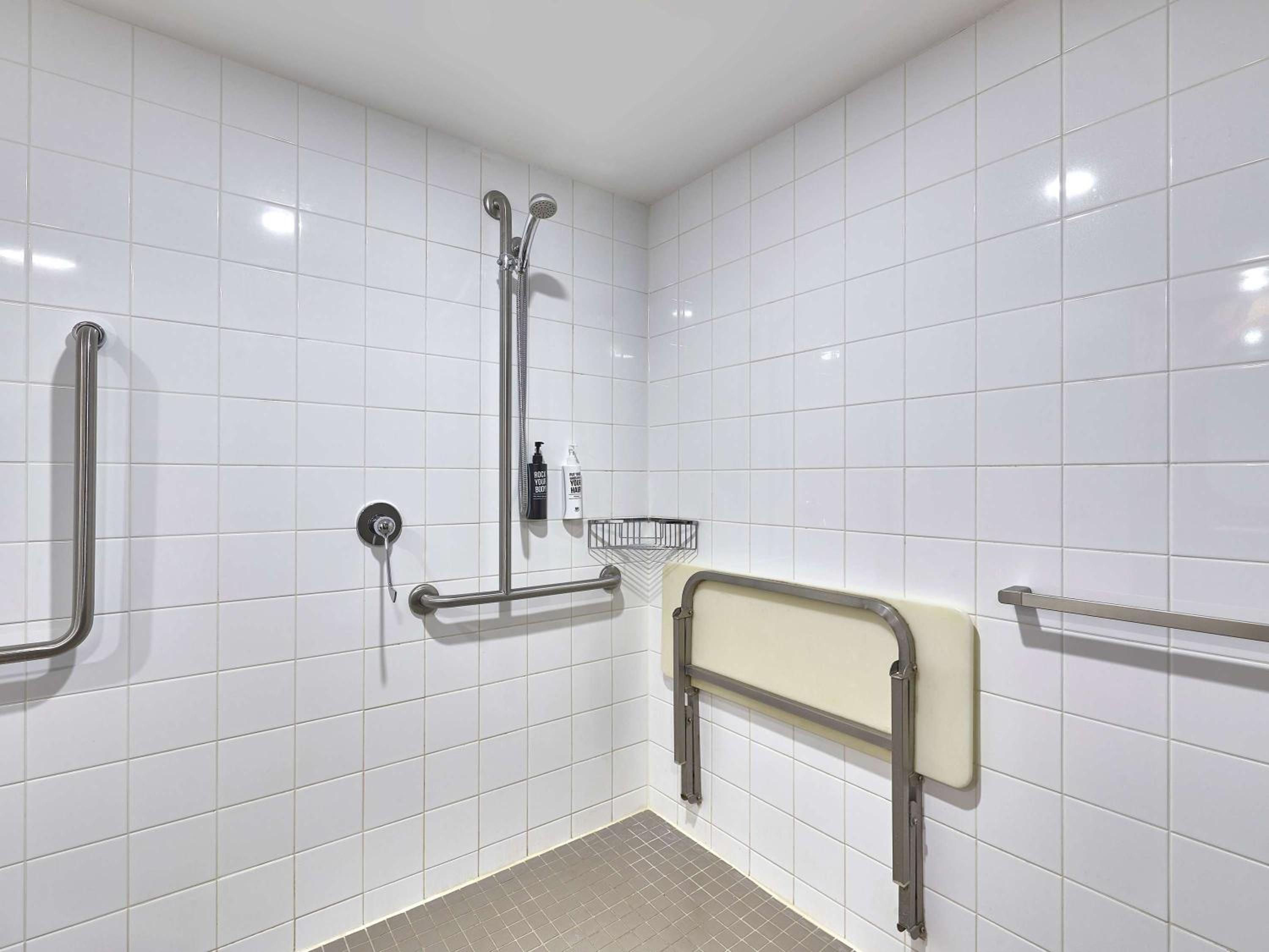 Accessible Standard Room with One Double Bed thumbnail 6