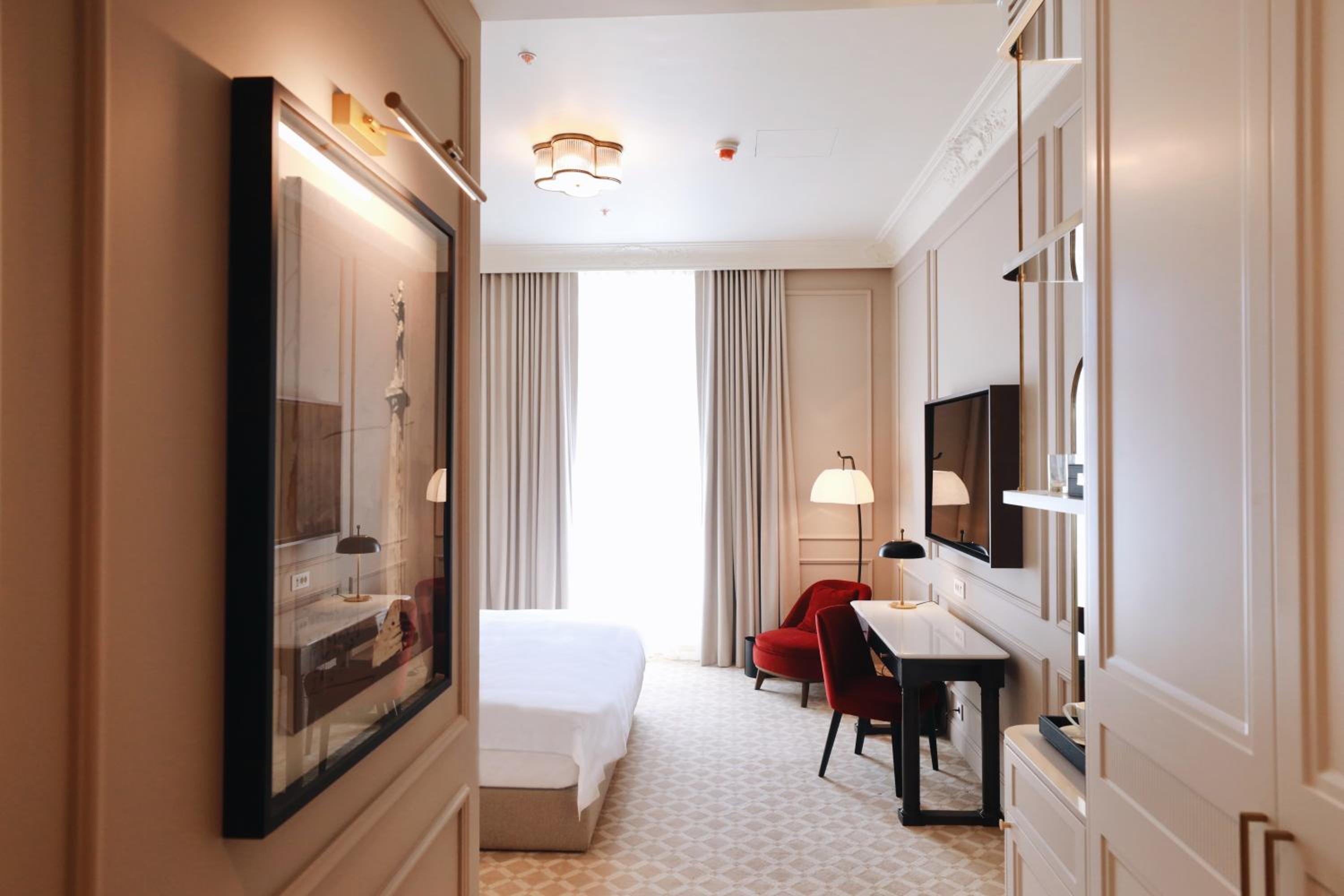 Deluxe King Room photo 3