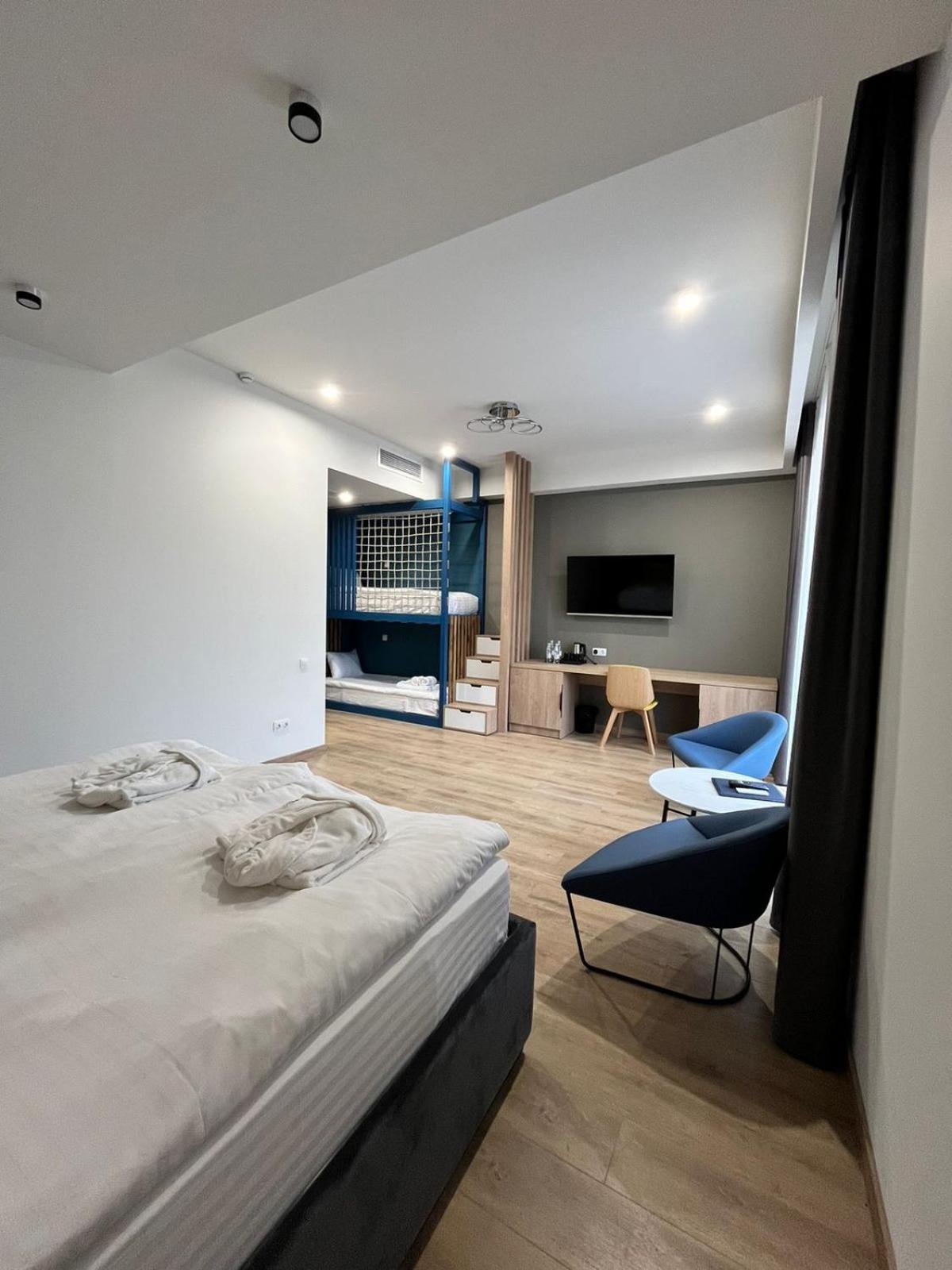 Deluxe Family Room photo 1
