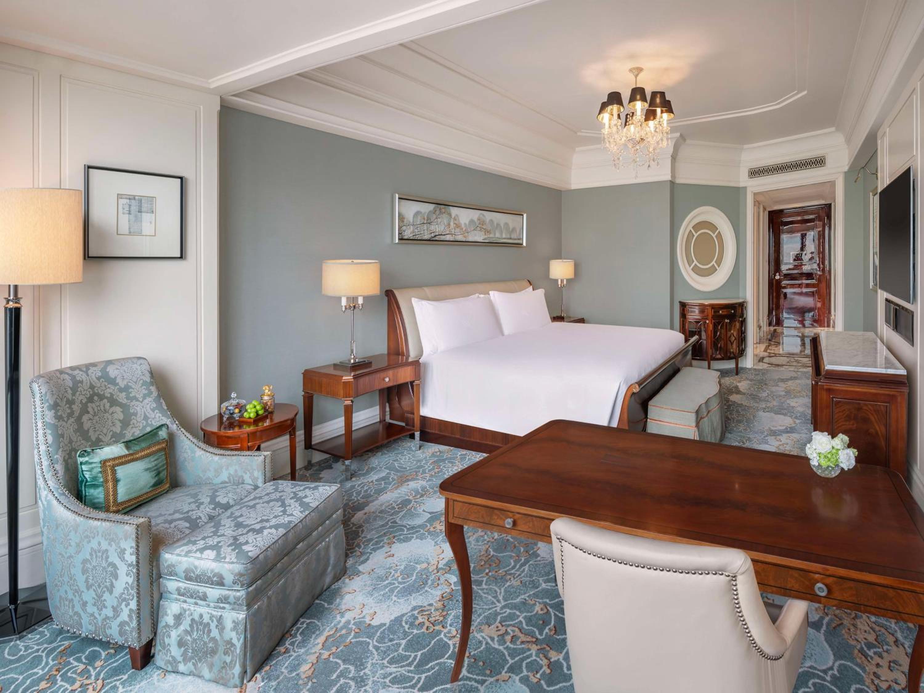 Deluxe King Room with View