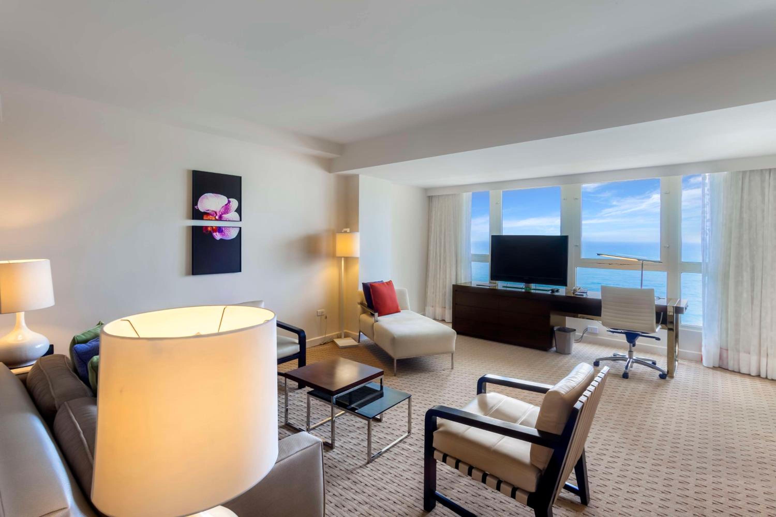 Corner King Suite with Ocean View - High Floor - Photo 6