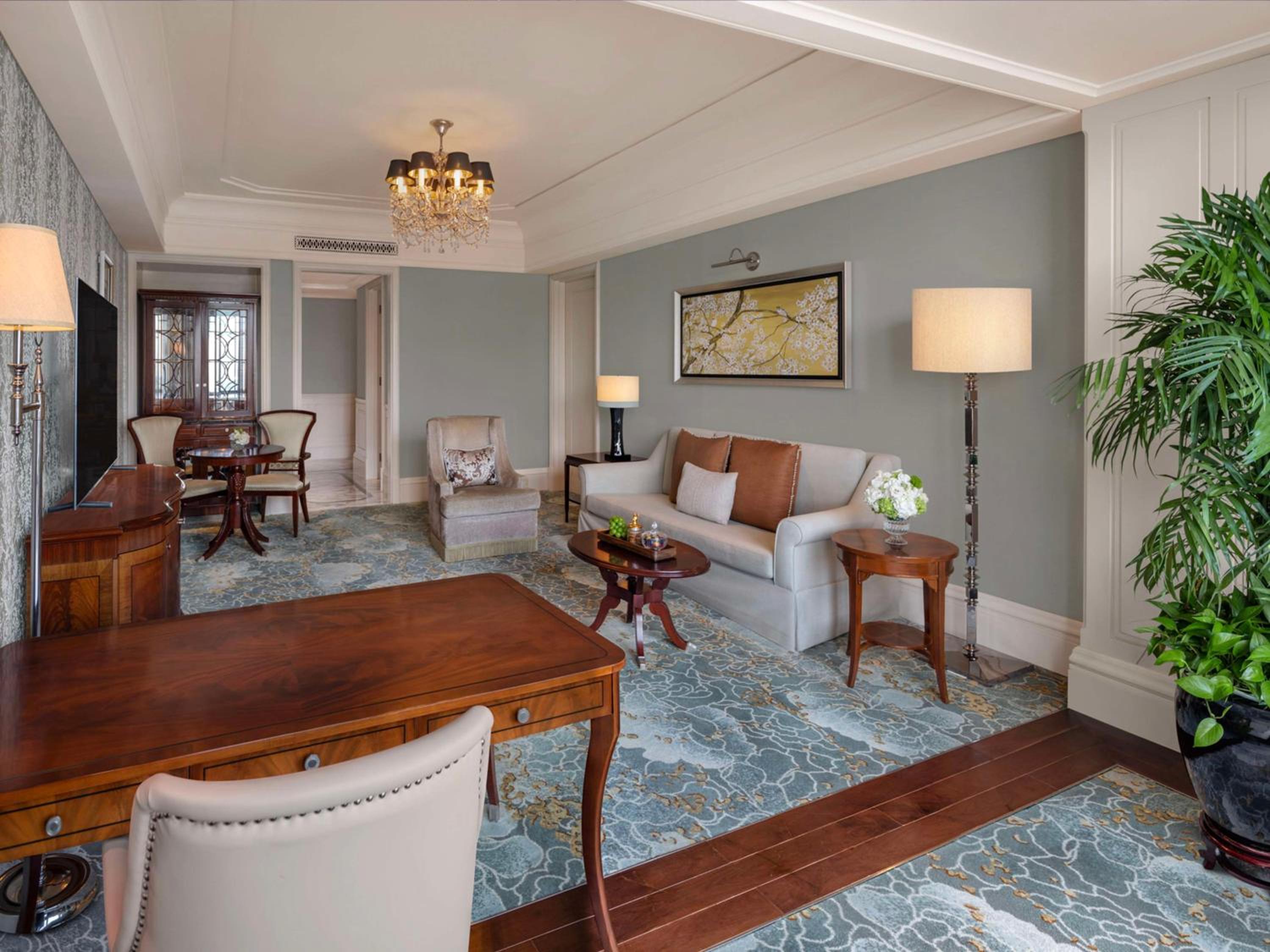 Luxury King Suite