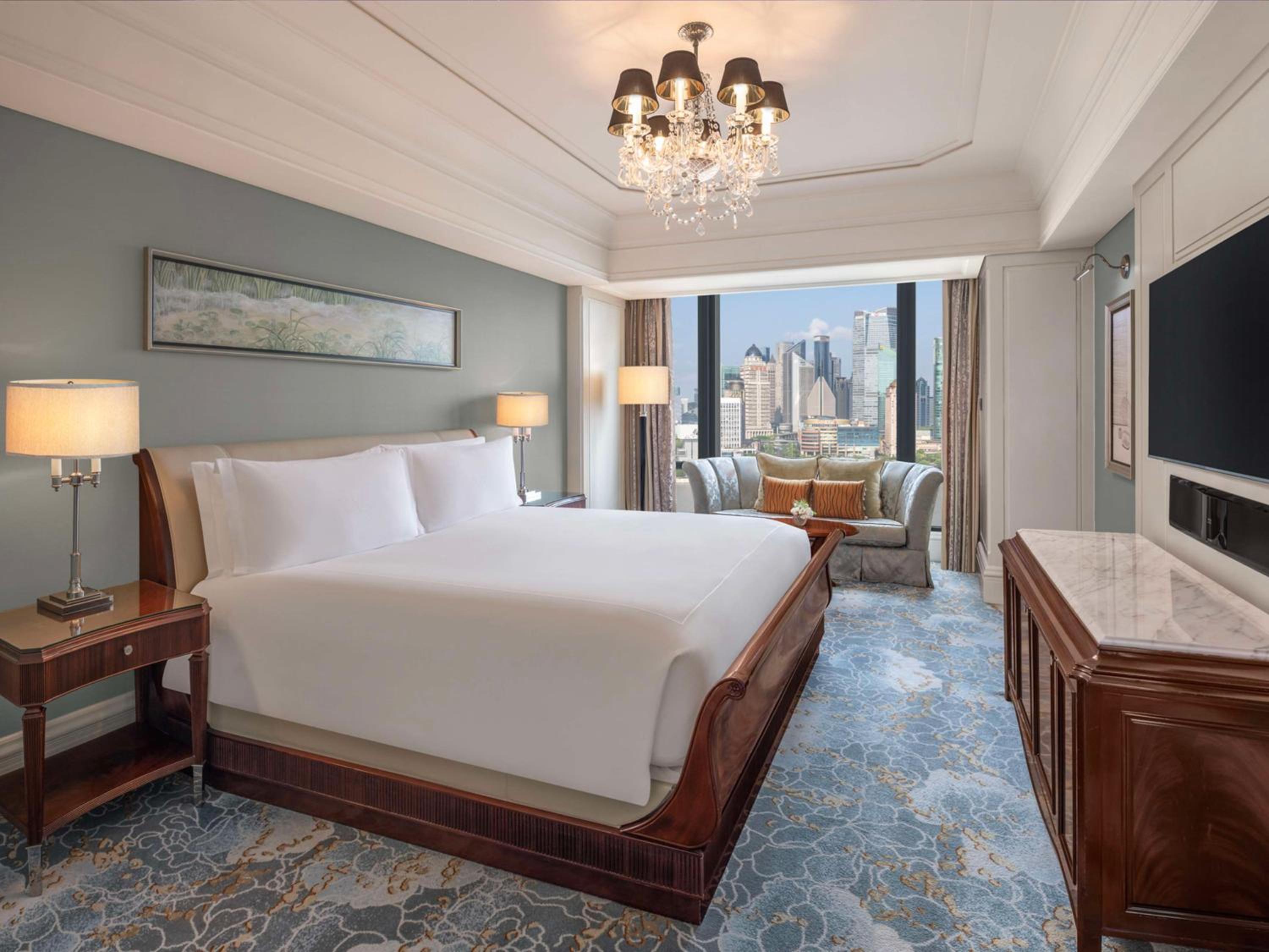 Luxury King Suite with Panoramic River View