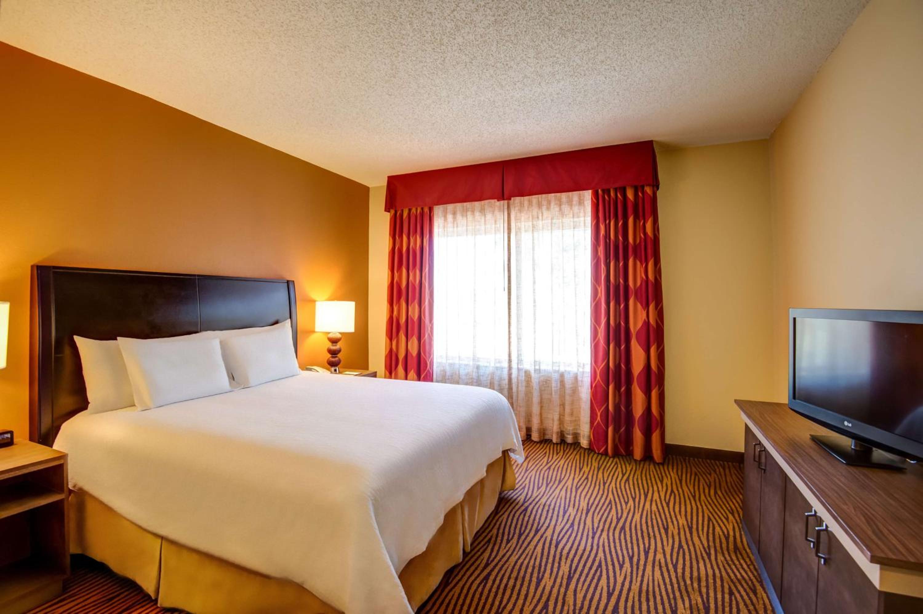 One-Bedroom King Suite - Photo 2
