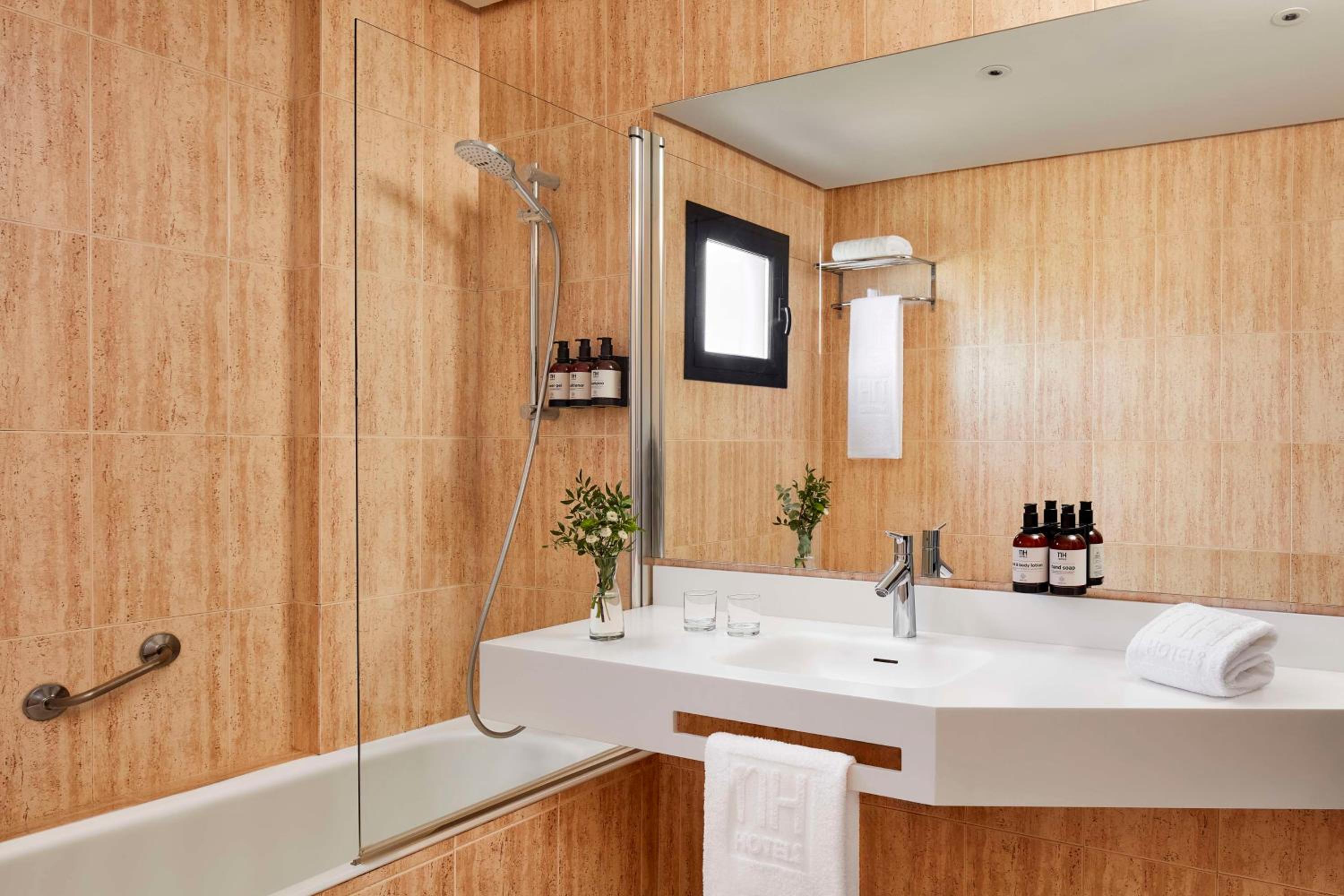 Standard Double or Twin Room - Photo 4