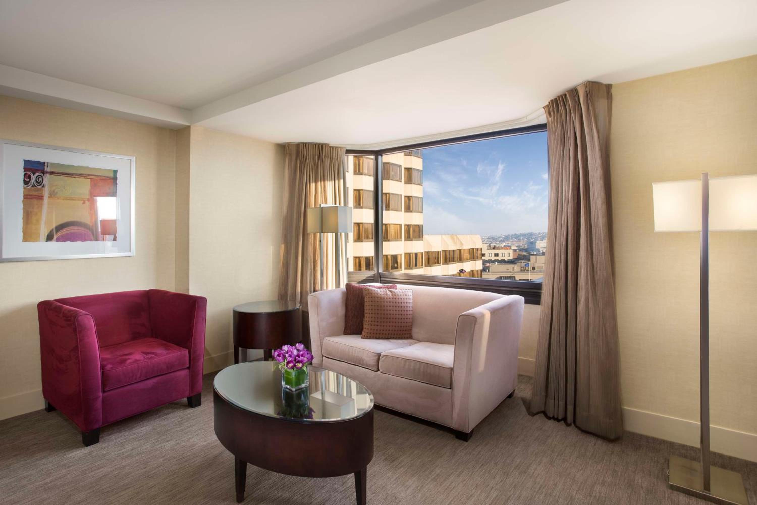 Junior King Suite with Seating Area - Photo 6
