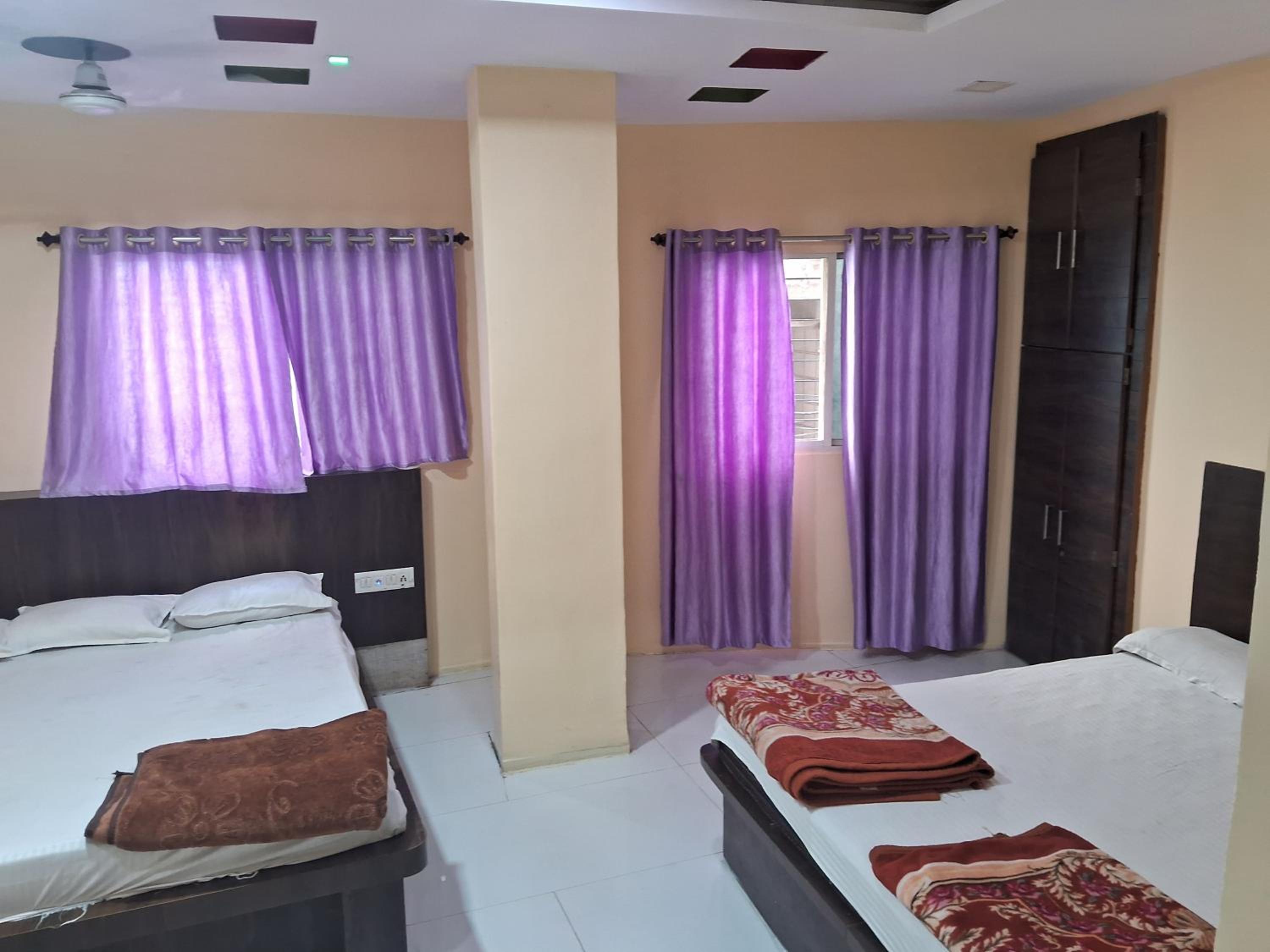 Deluxe Double Room With Extra Bed photo 1