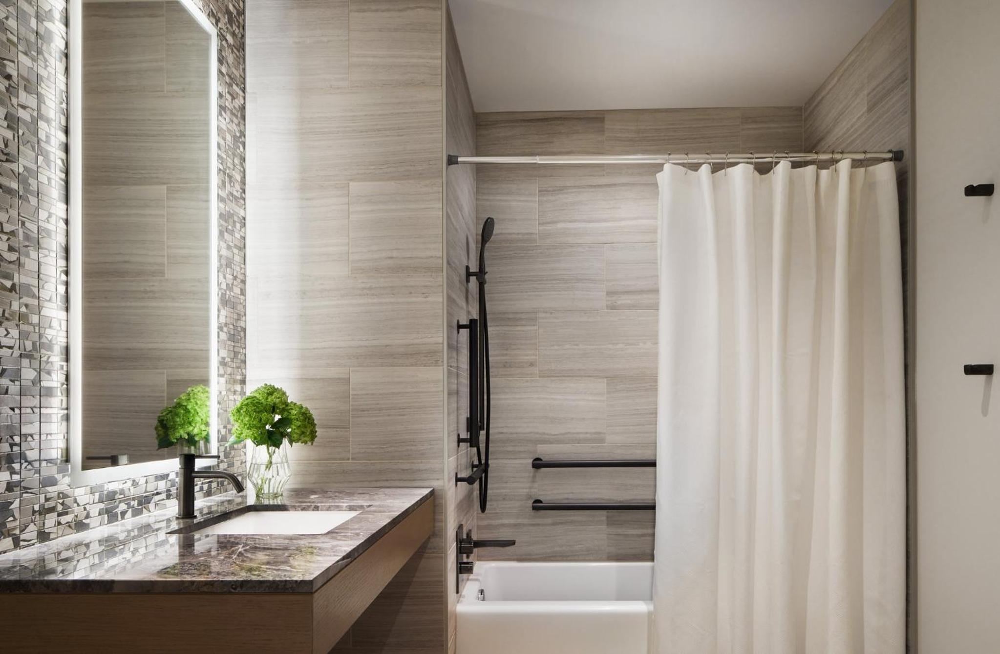 Classic King Room with Accessible Tub - Mobility Access - Photo 6