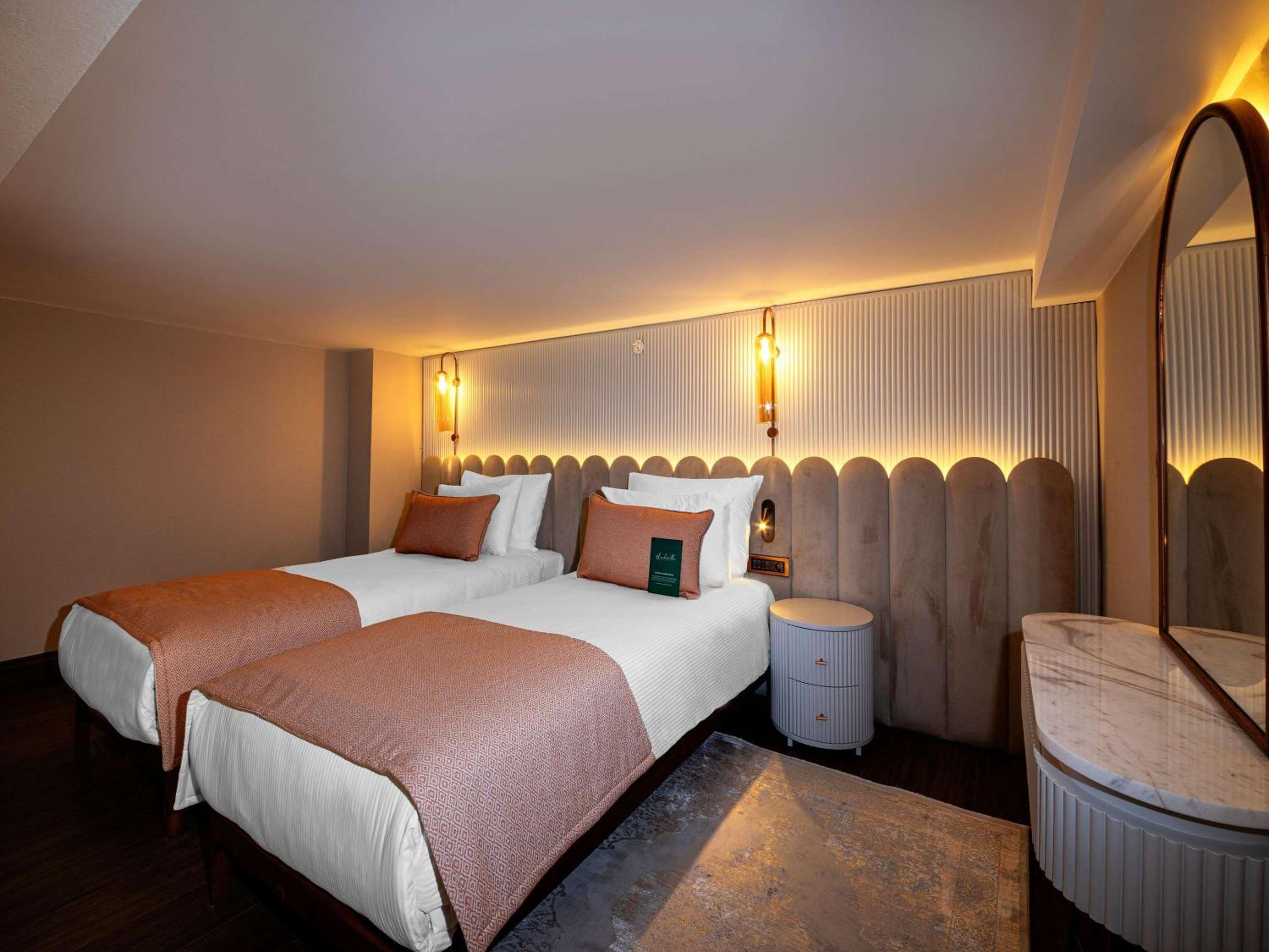 Executive Suite with One King Bed and Two Single Beds