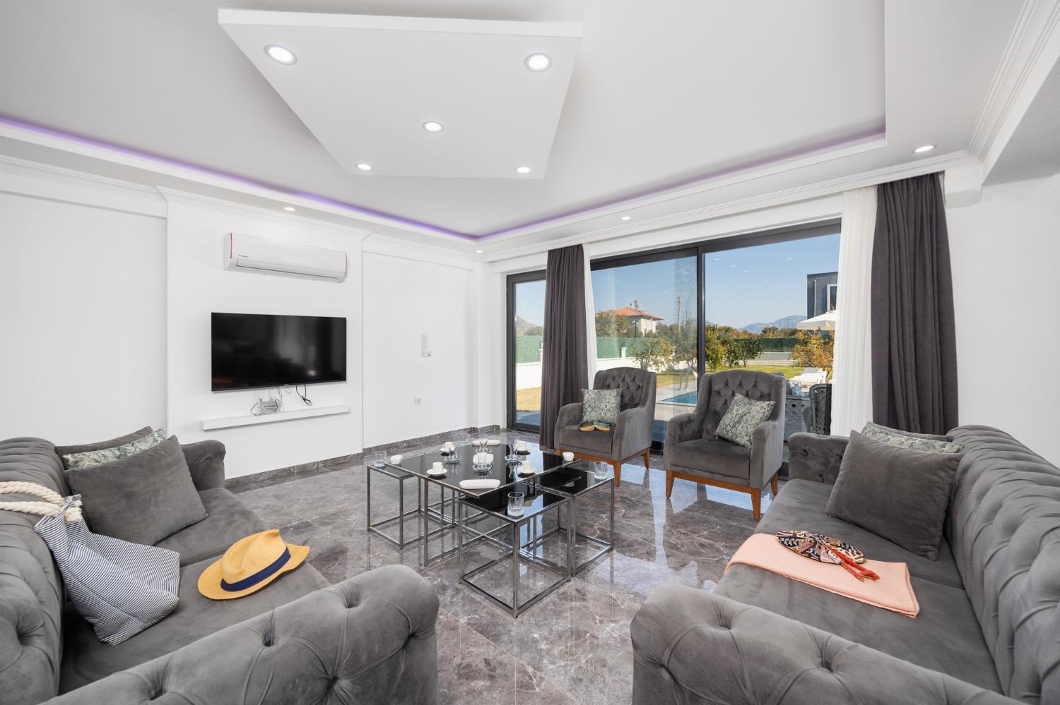 Villa photo 1