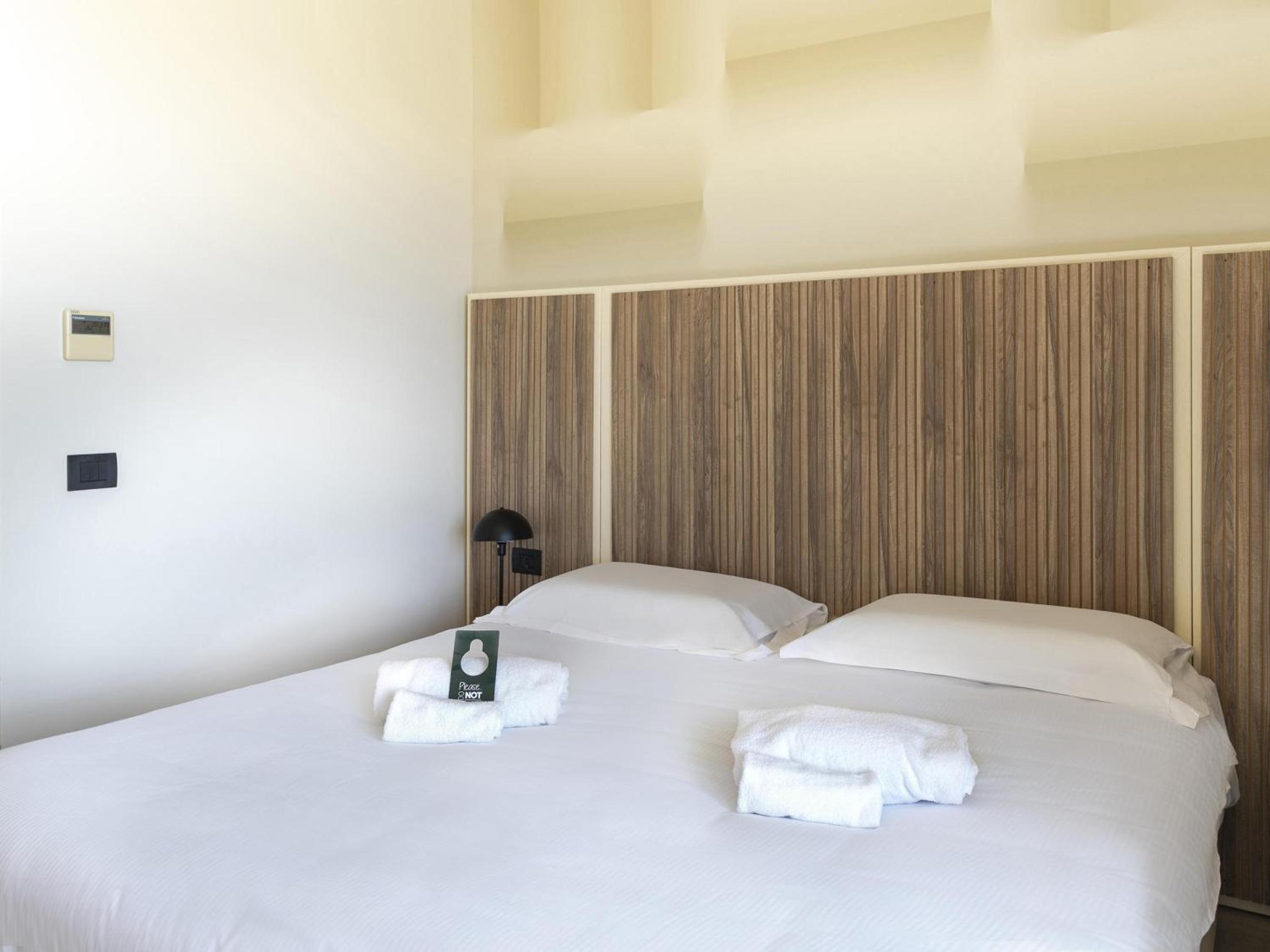 Double Room (1 Adult) - Photo 1