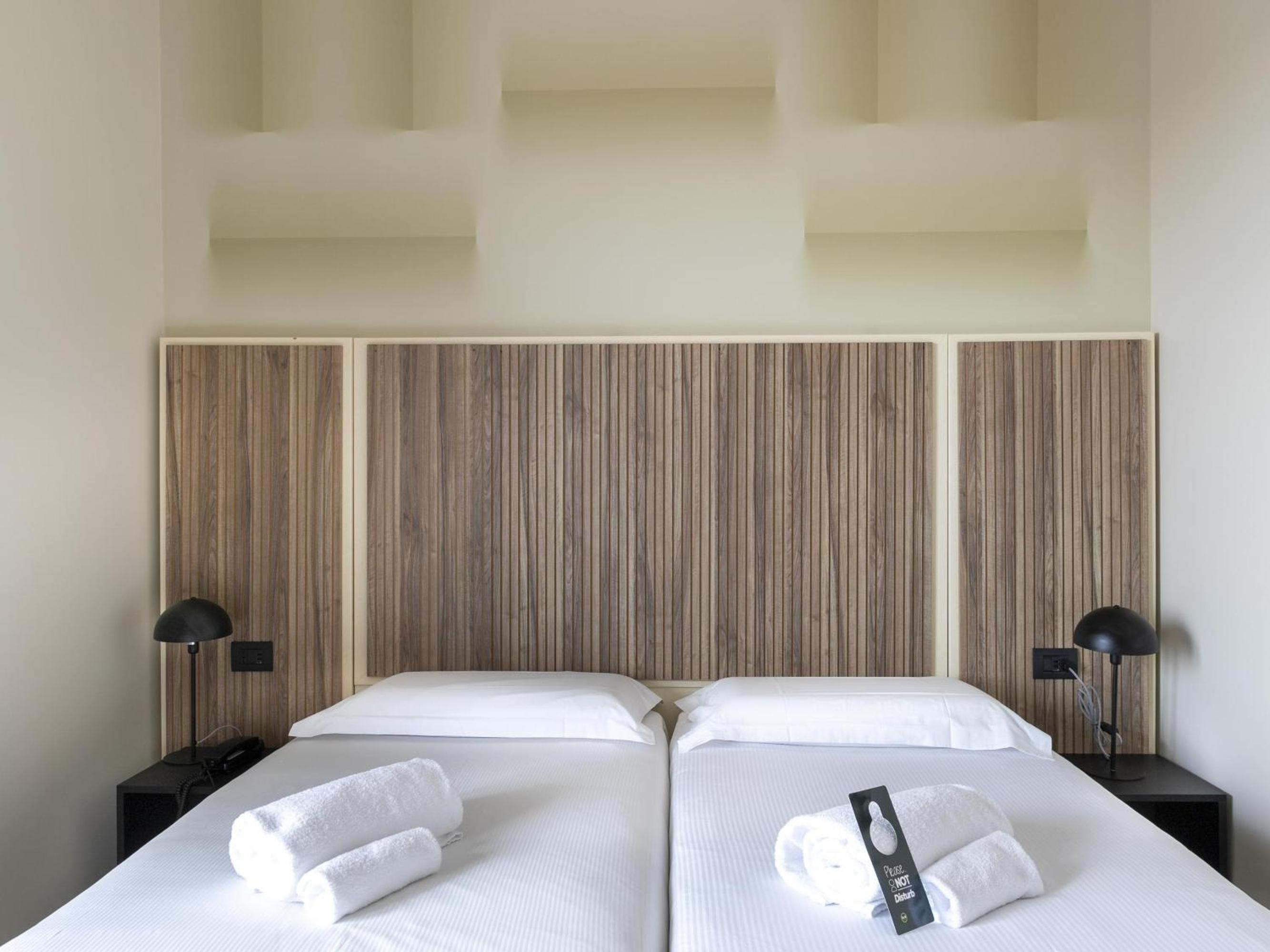 Twin Room - Photo 3