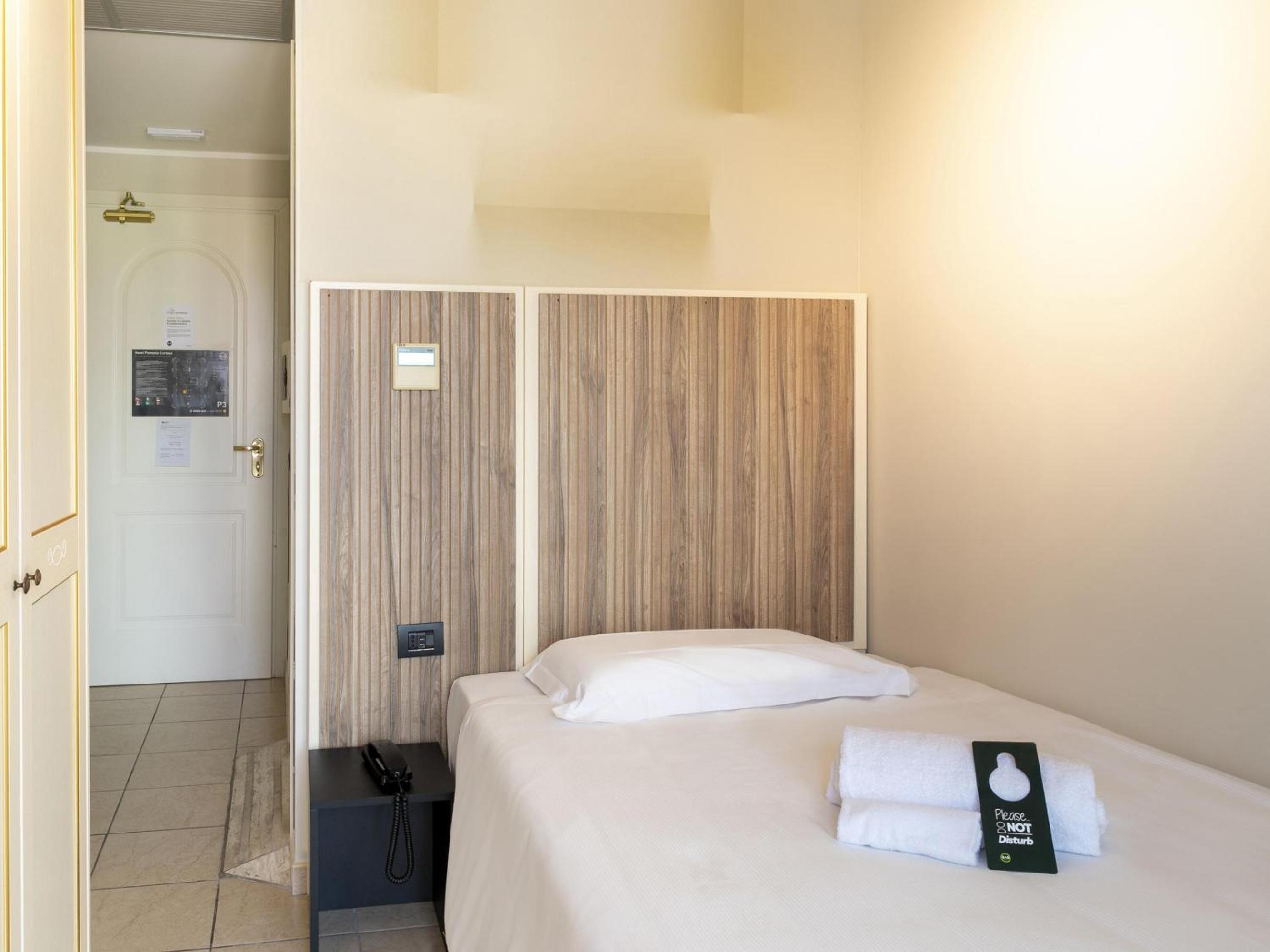 Single Room - Disability Access photo 1