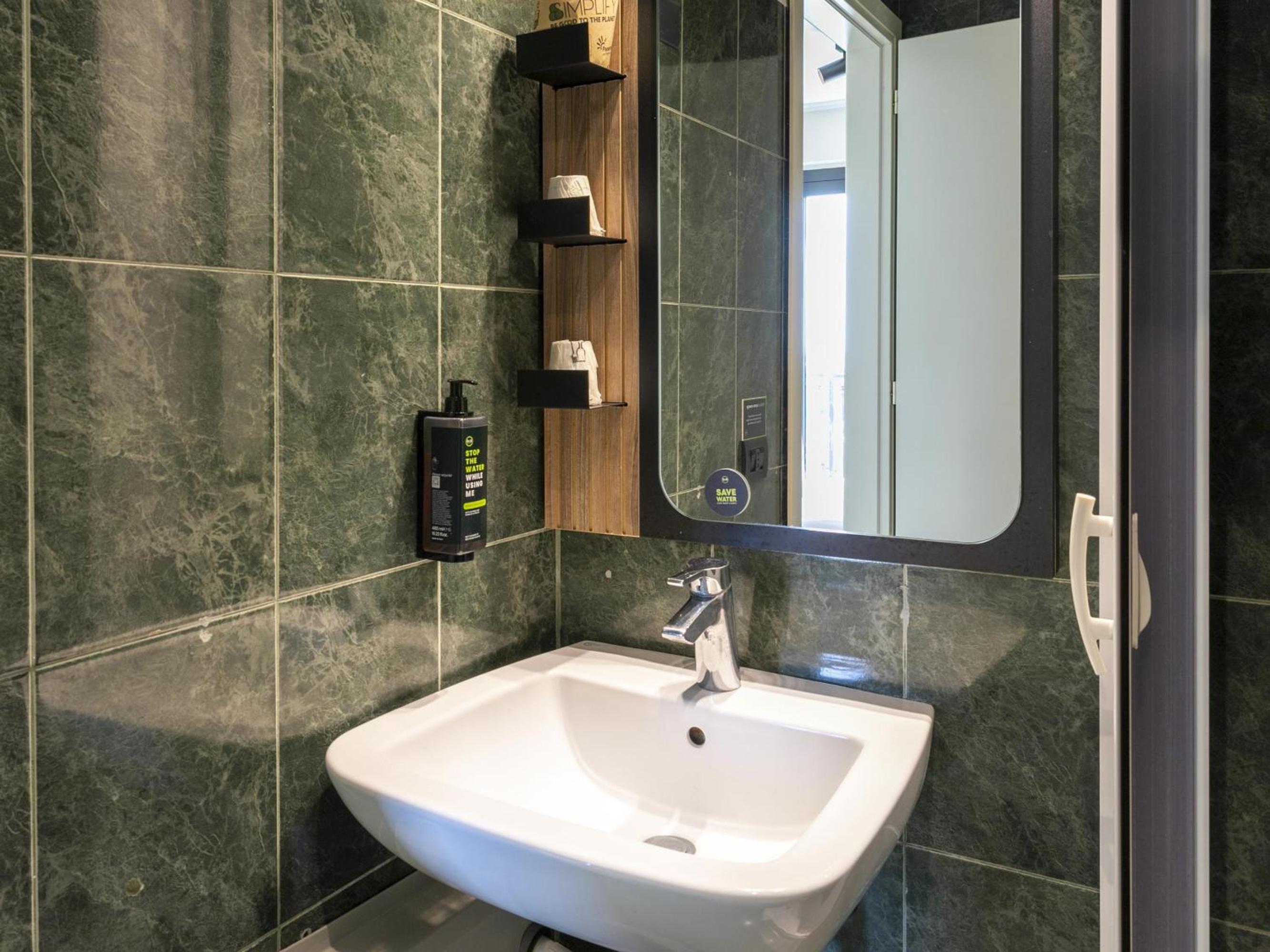 Double Room (1 Adult) - Photo 2