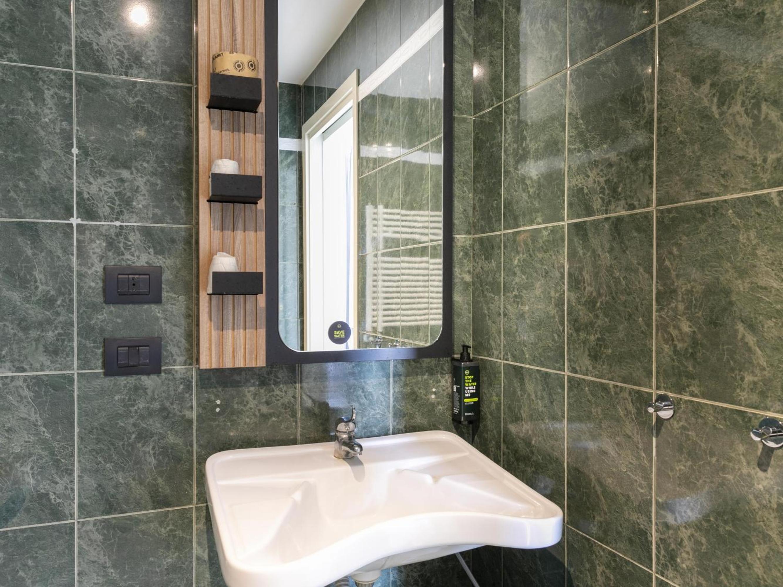 Single Room - Disability Access photo 2