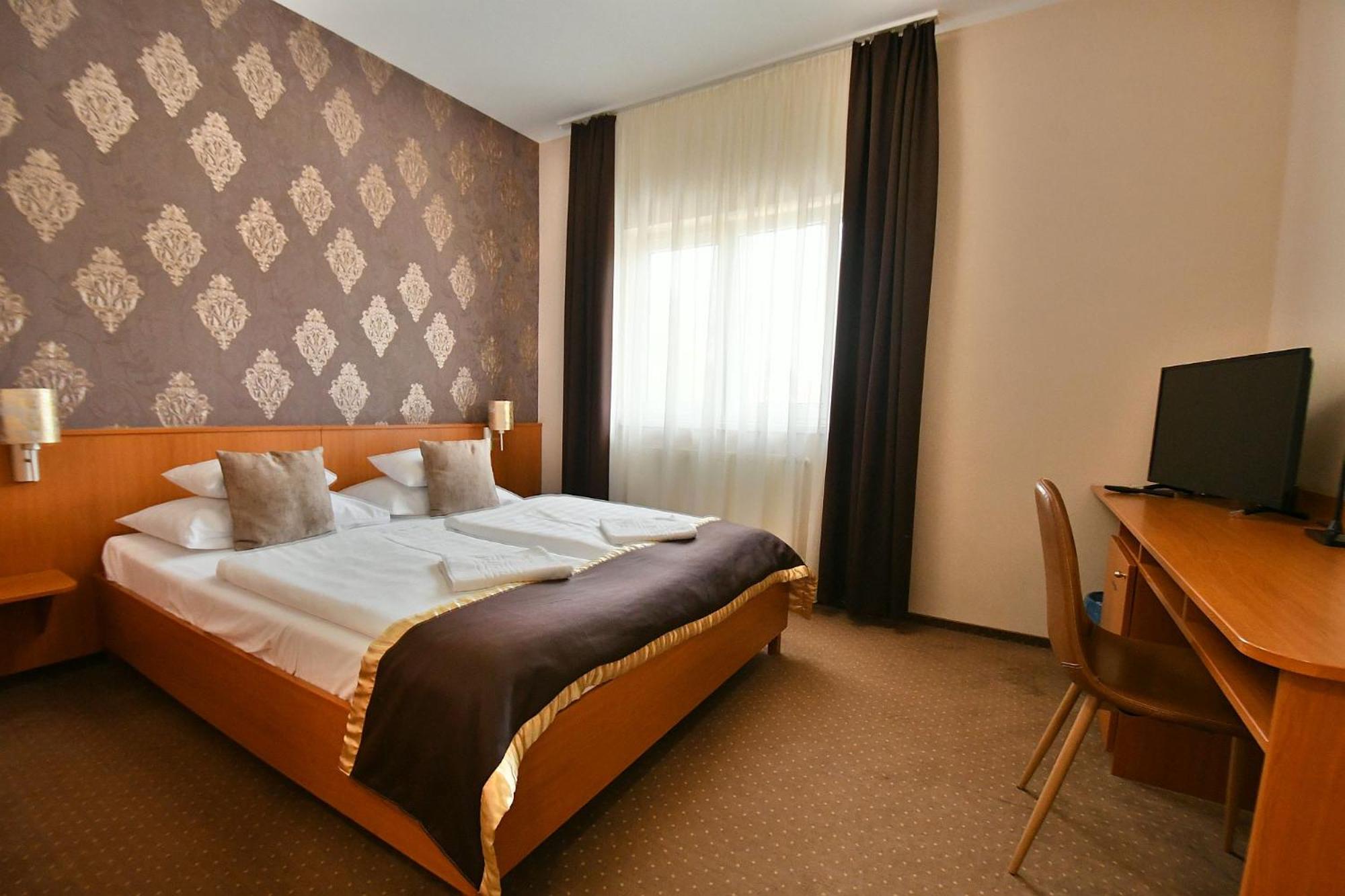 Double or Twin Room - Photo 10