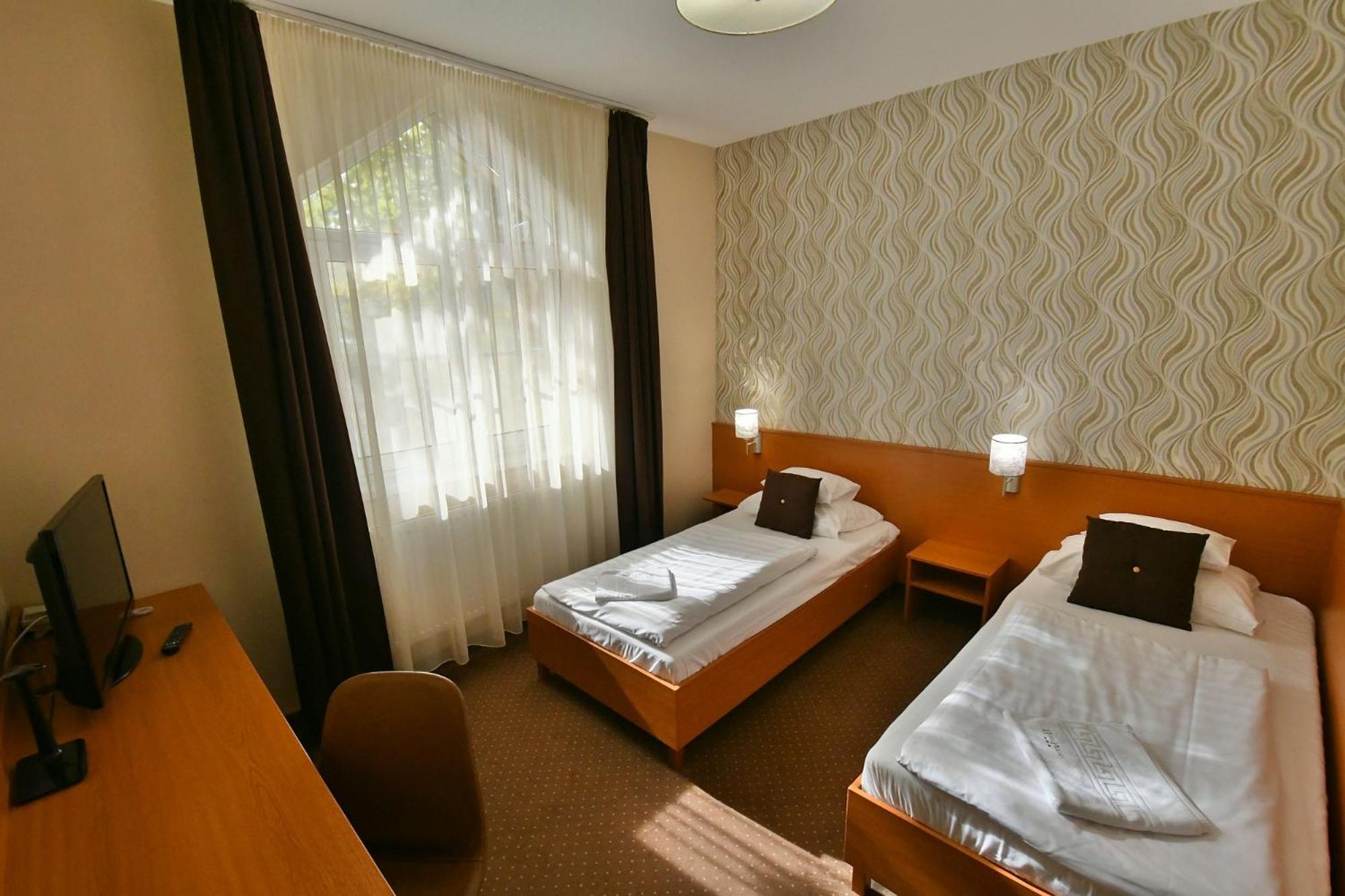 Double or Twin Room - Photo 2