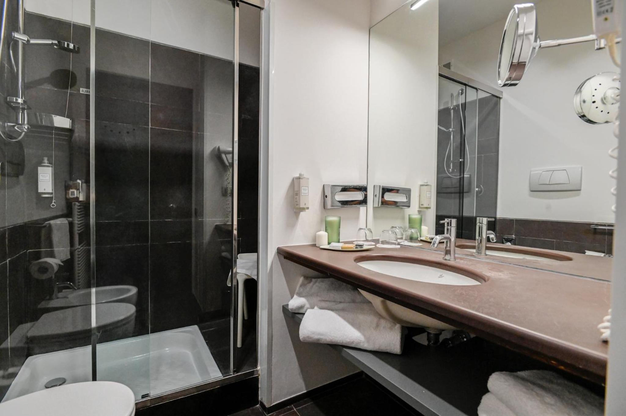 Standard Twin Room - Non-Smoking - Photo 2