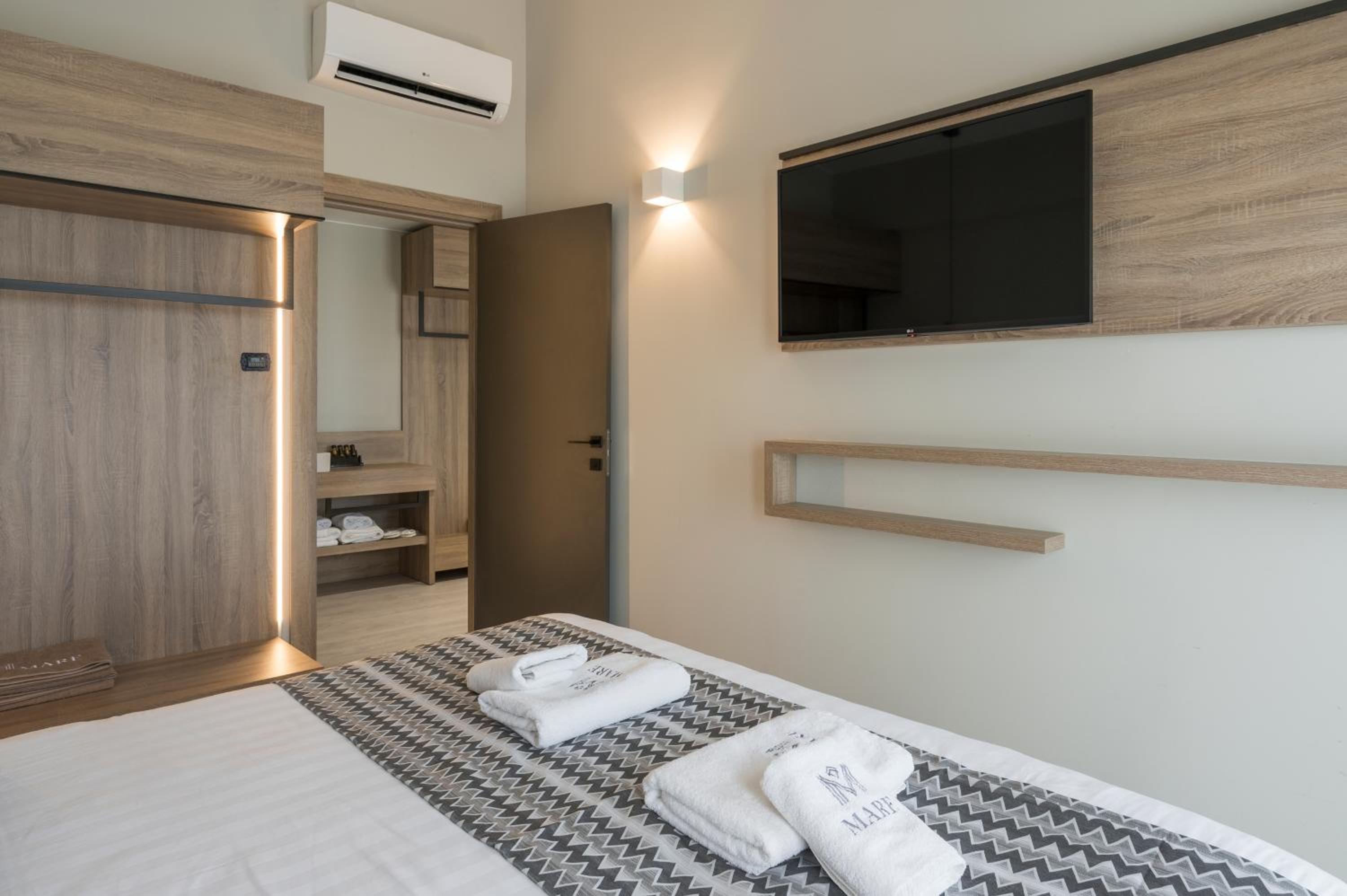 Suite with Jacuzzi photo 2