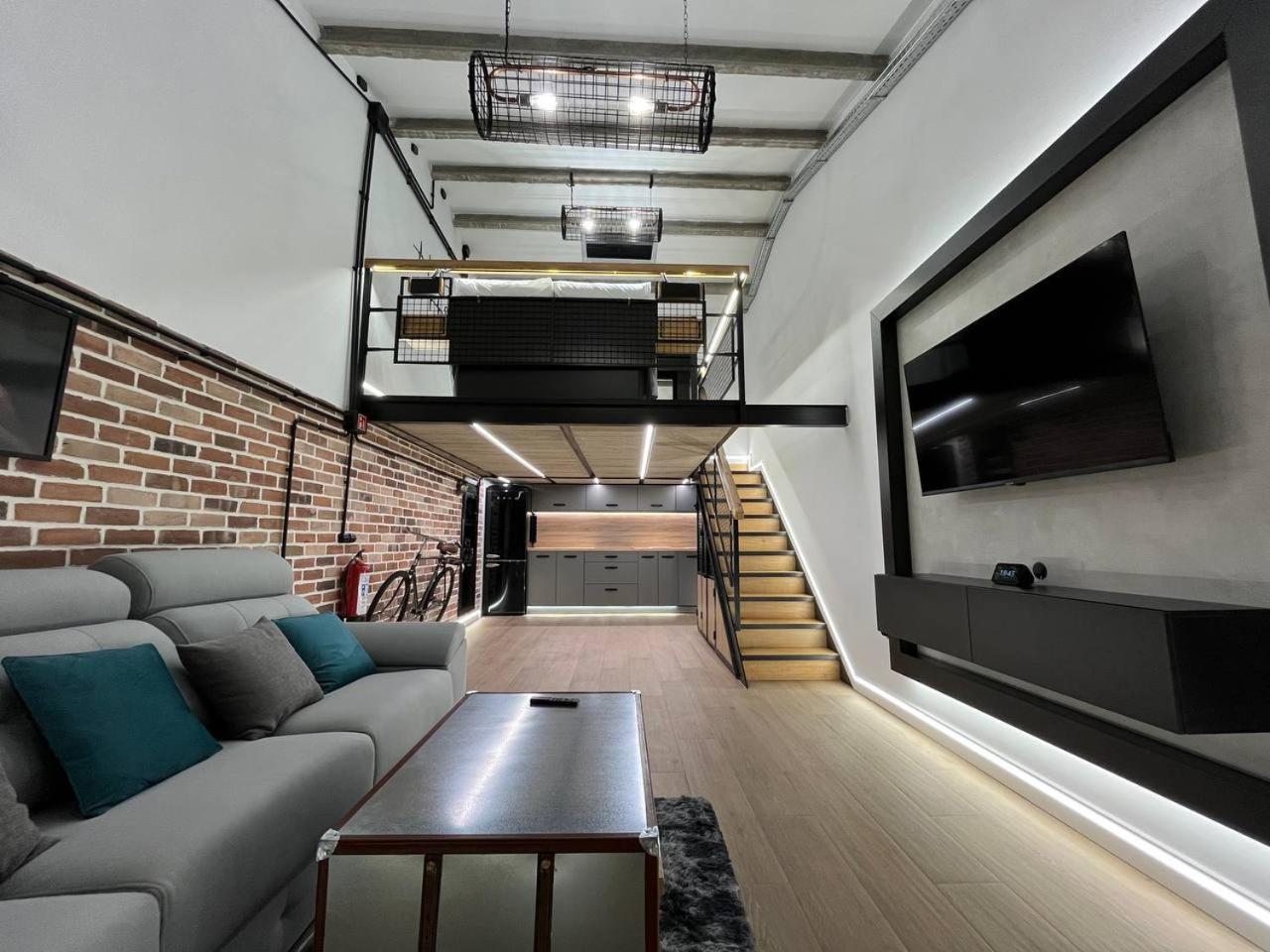 One-Bedroom Apartment photo 2