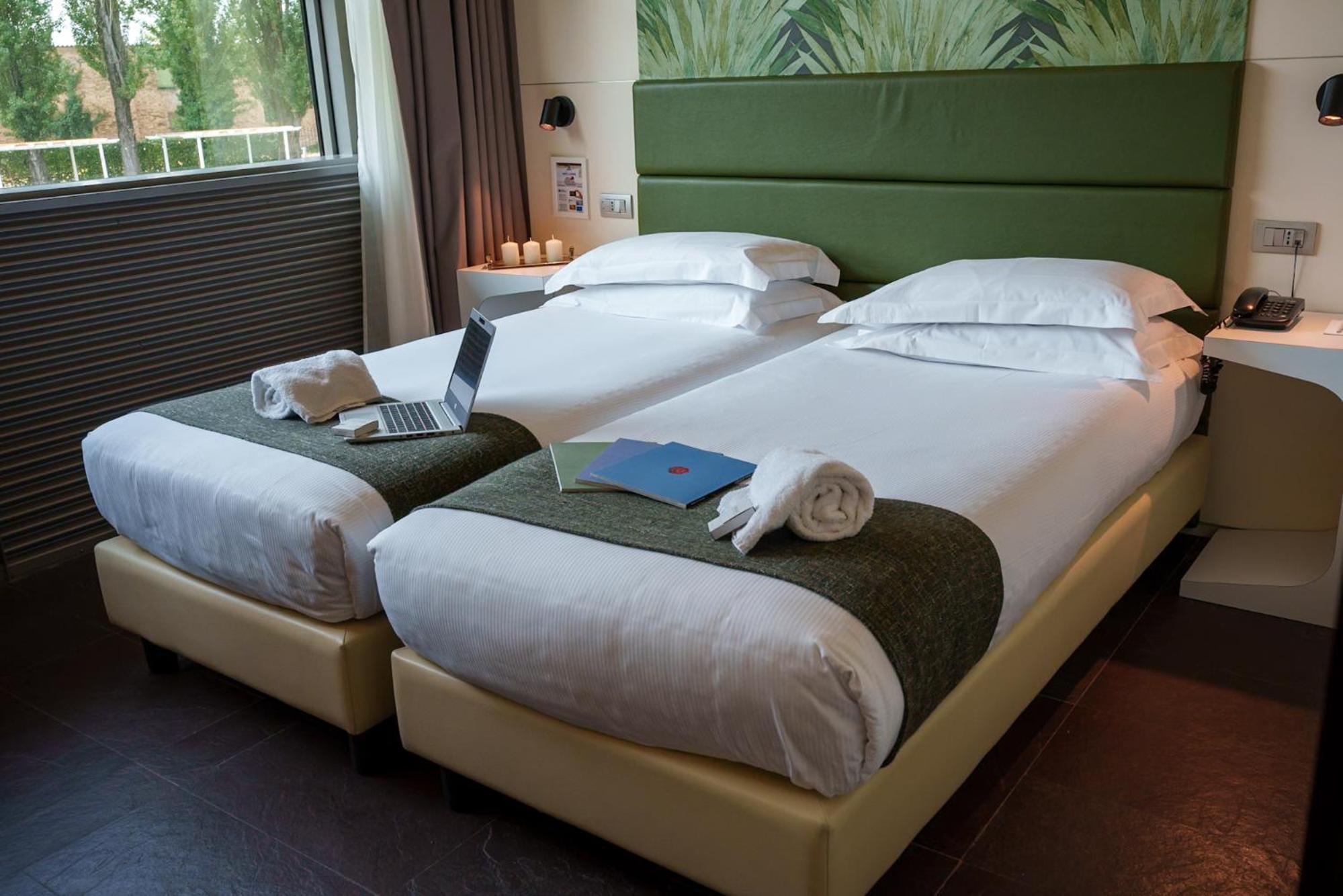 Standard Twin Room - Non-Smoking - Photo 4