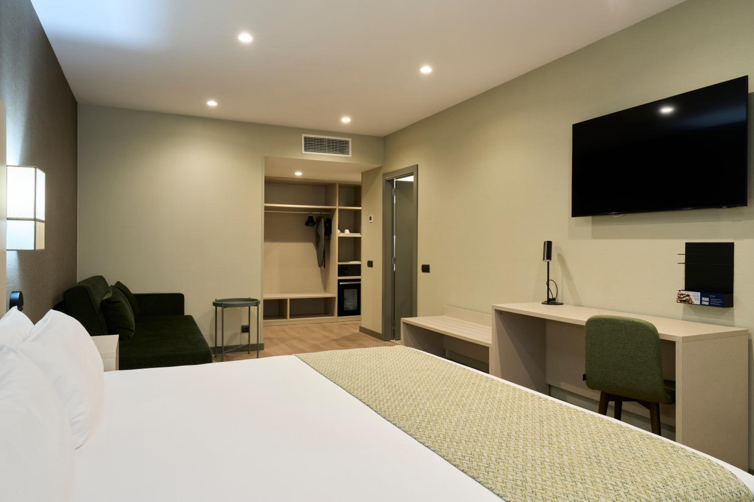 Premium Double or Twin Room photo 3