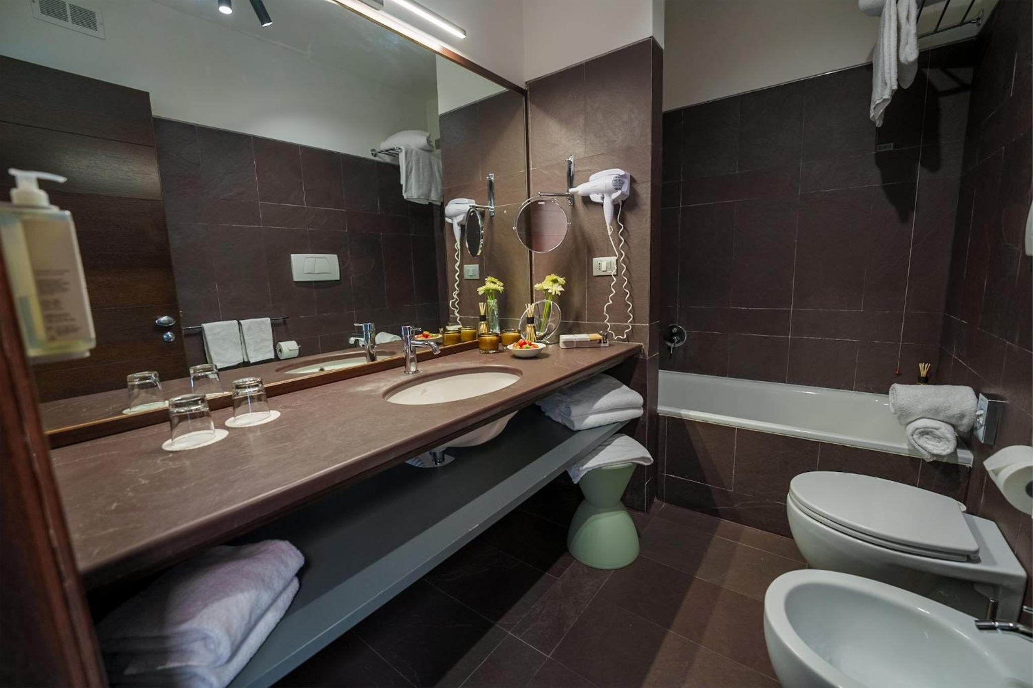 Junior King Suite - Photo 2