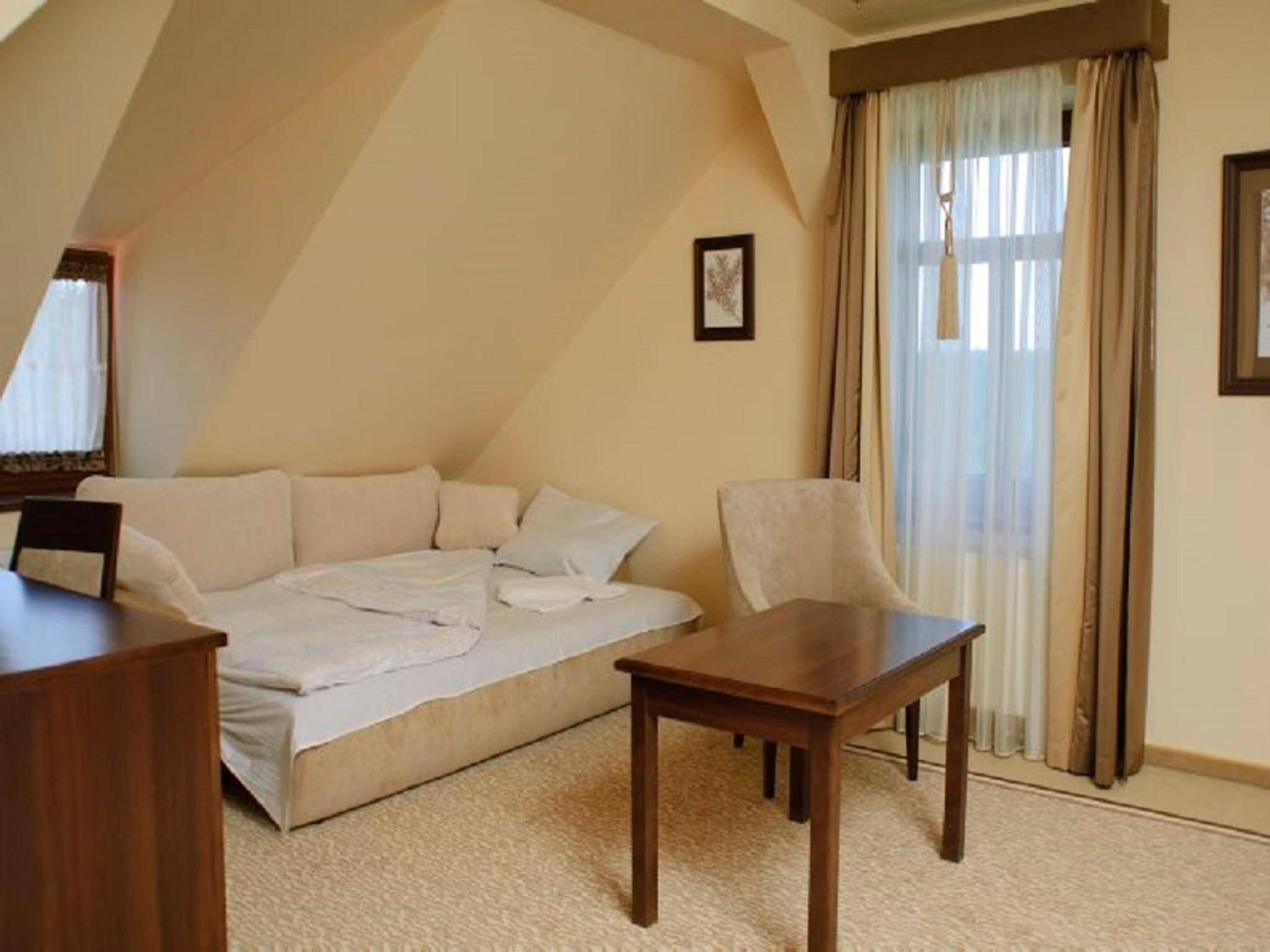 One-Bedroom Suite - Photo 3