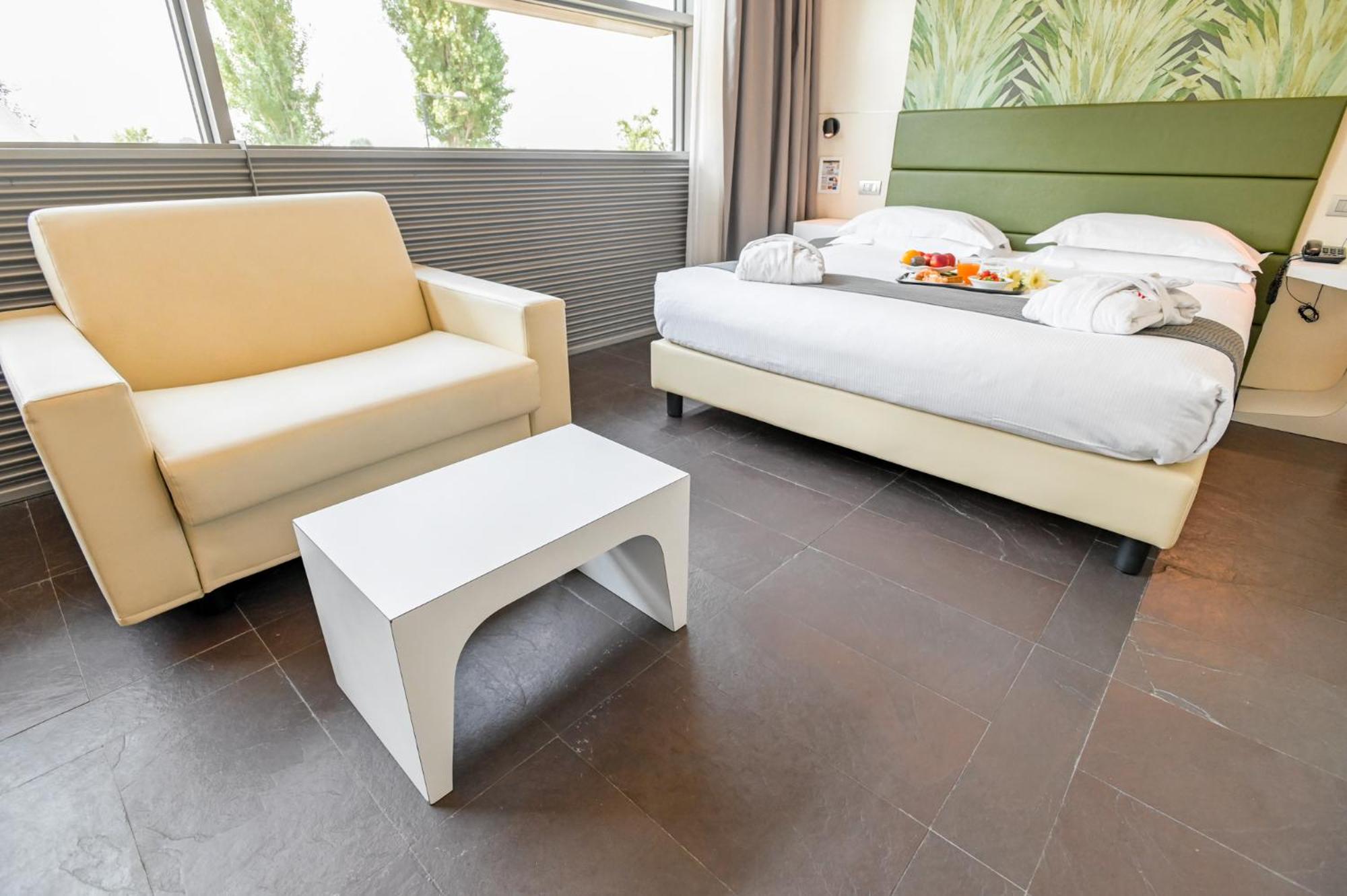 Junior King Suite - Photo 1