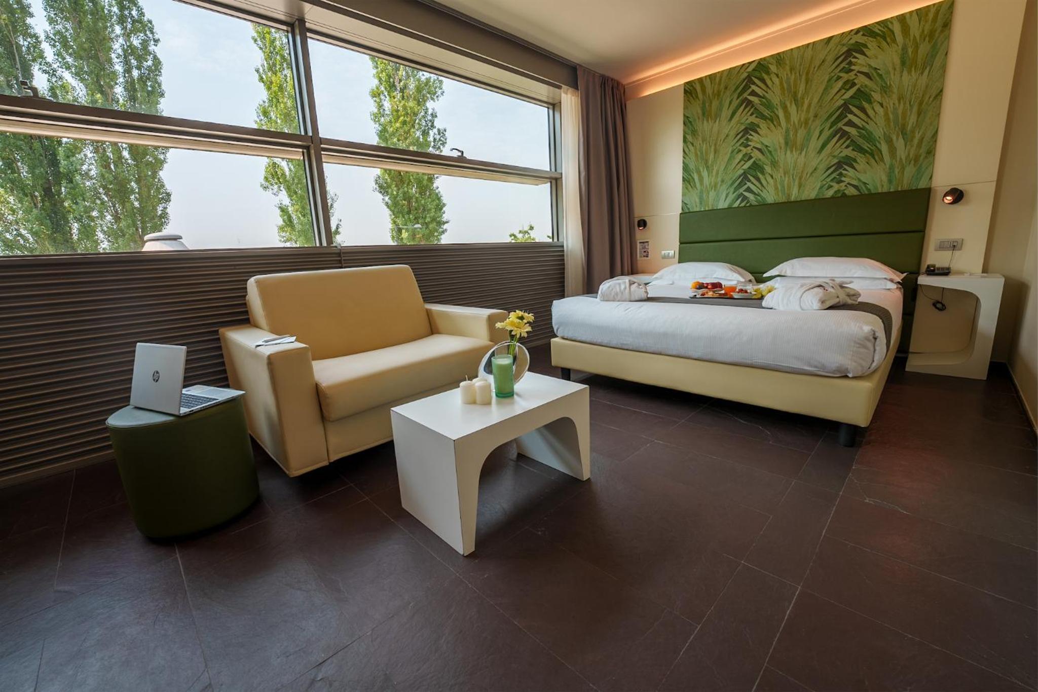 Junior King Suite - Photo 3