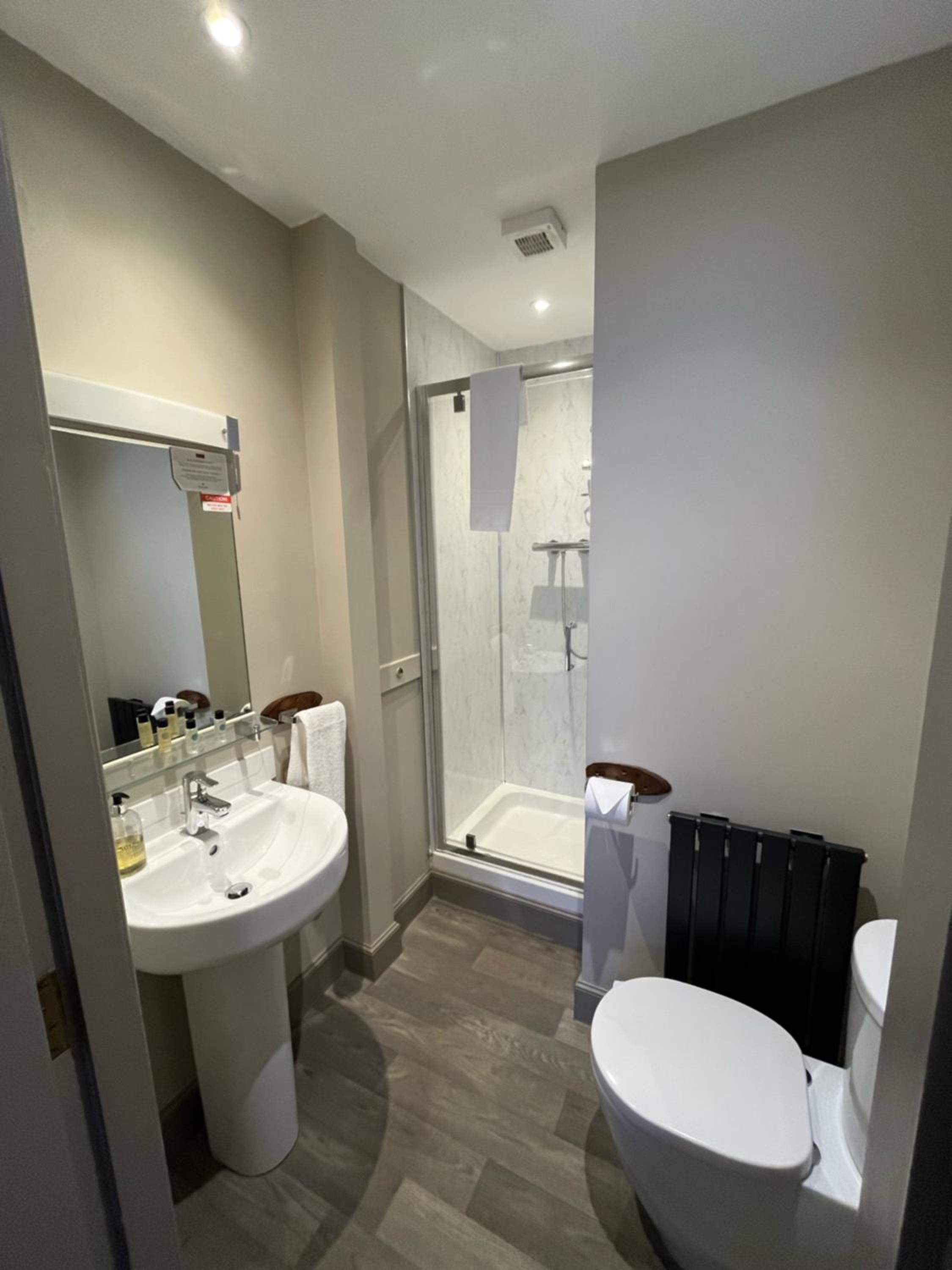 Double or Twin Room - Photo 5