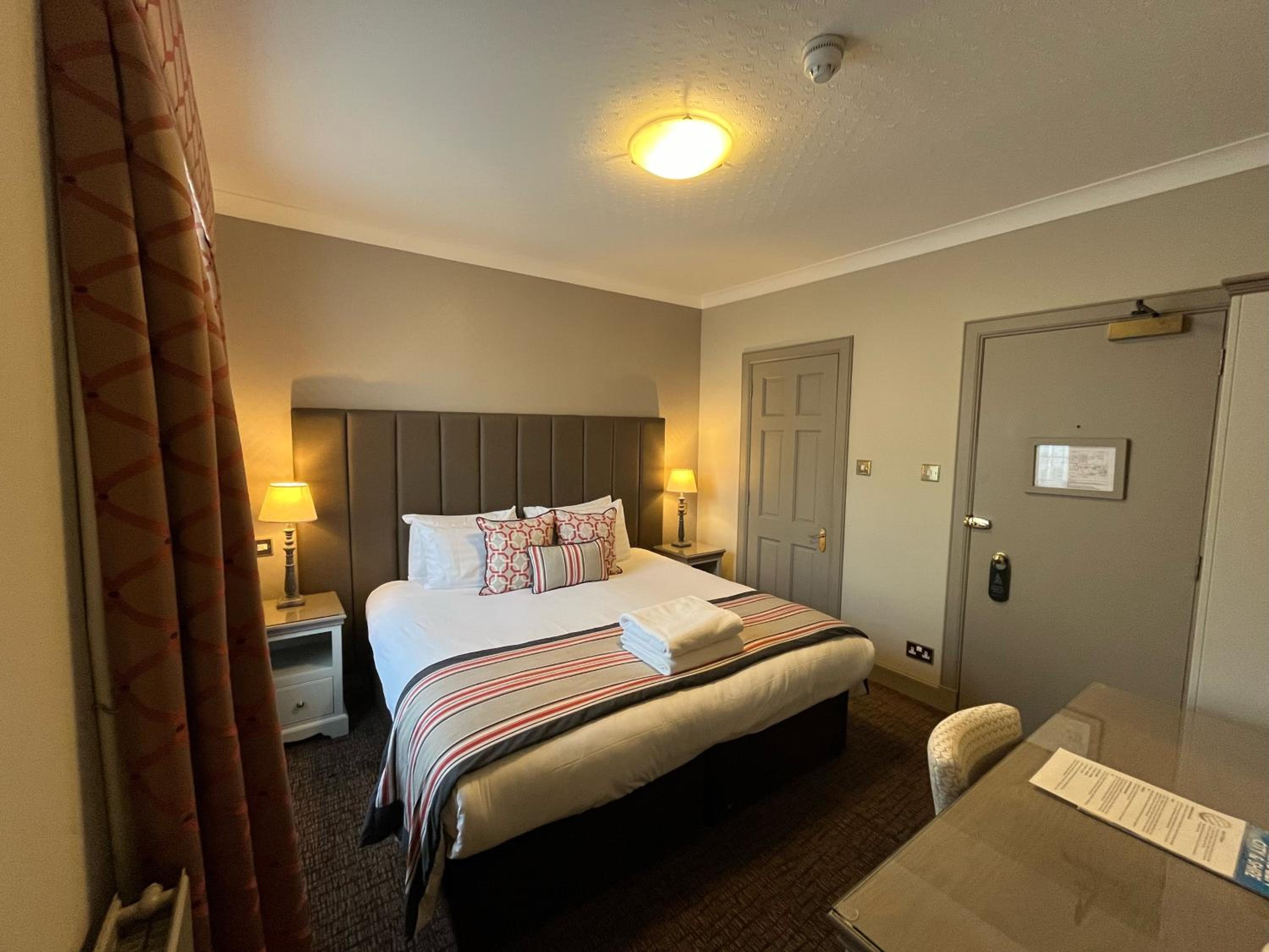 Double or Twin Room - Photo 6