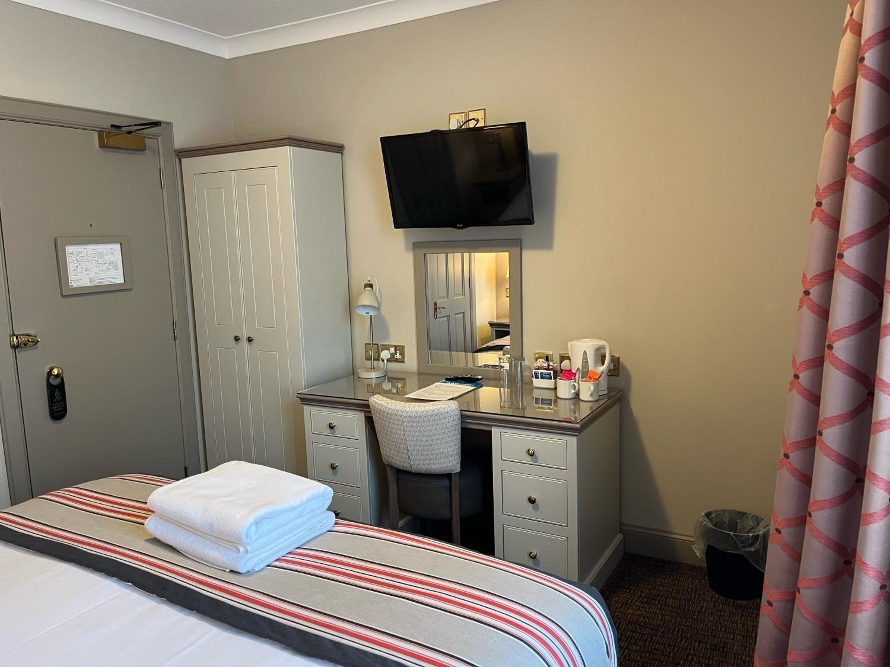 Double or Twin Room - Photo 2