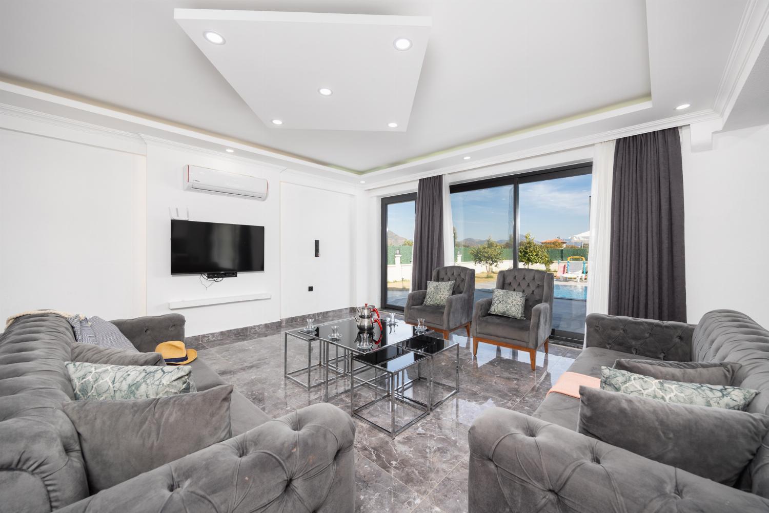 Villa photo 1