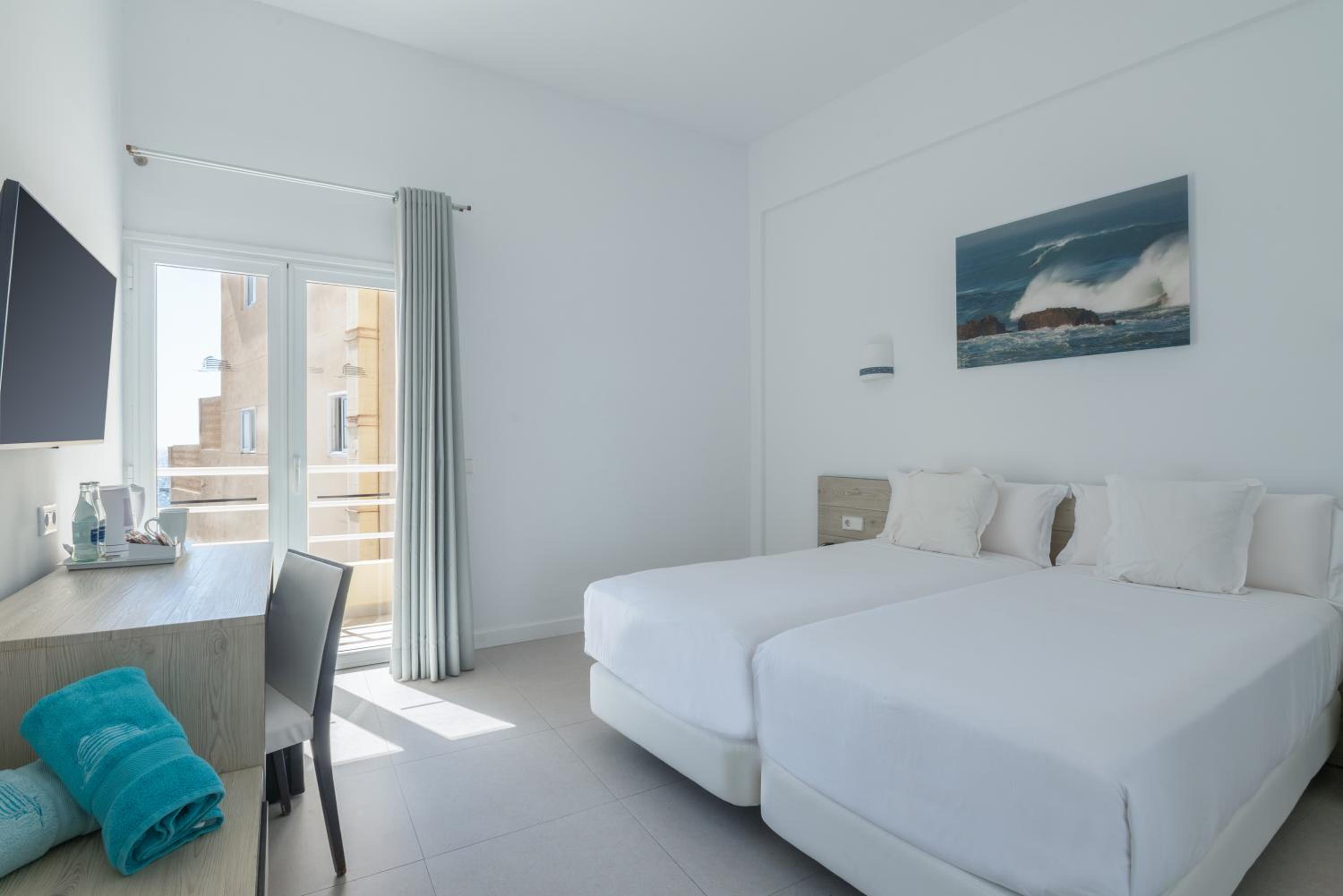 Double Room with Balcony and Sea View photo 2