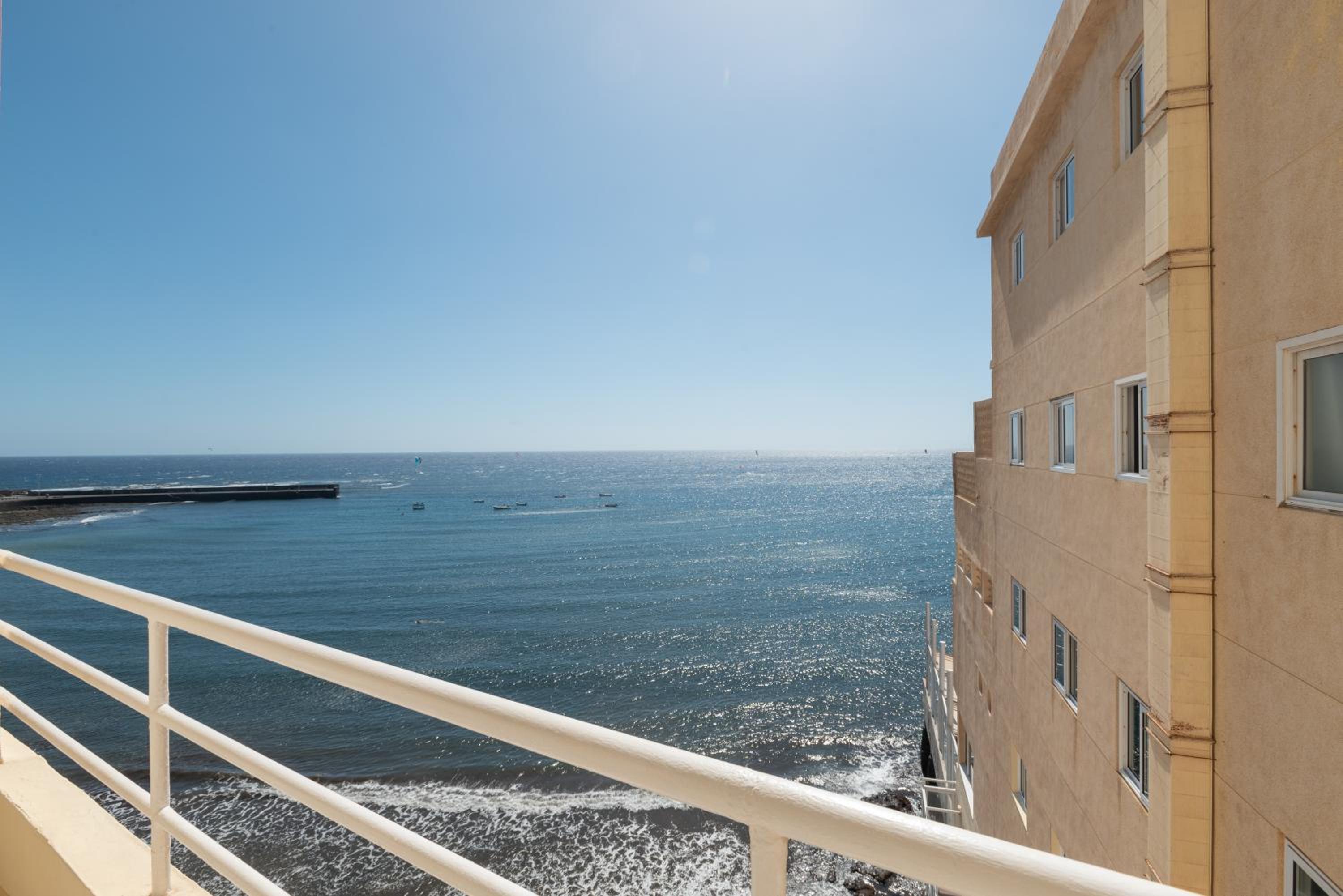 Double Room with Balcony and Sea View photo 3