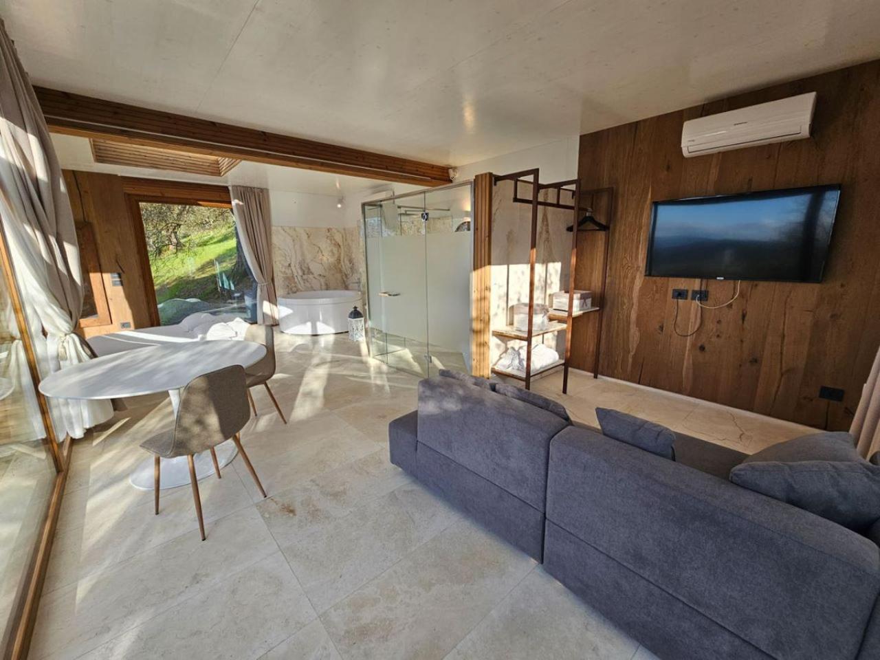 Suite with Spa Bath - Photo 23