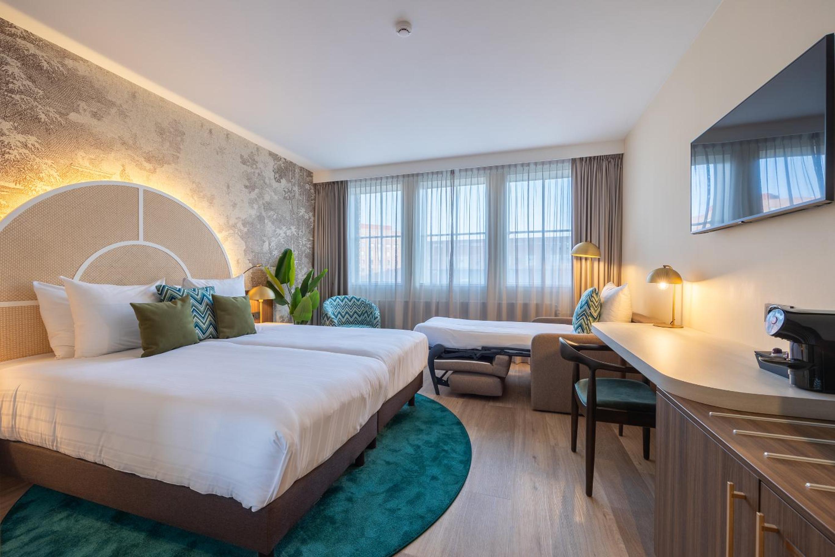 Deluxe Room 1 Twin Bed 1 Sofabed