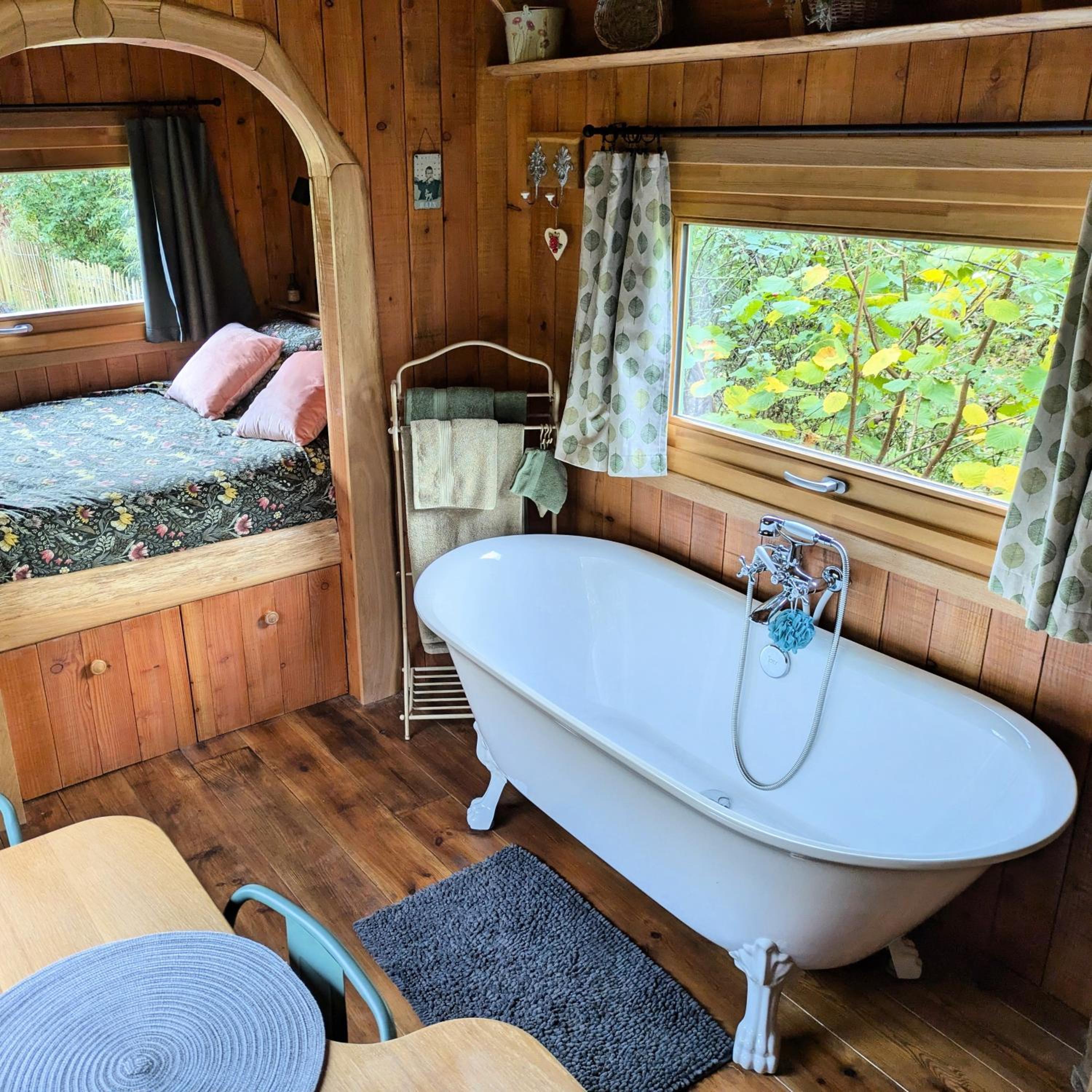 Double Room with Private Bathroom photo 3