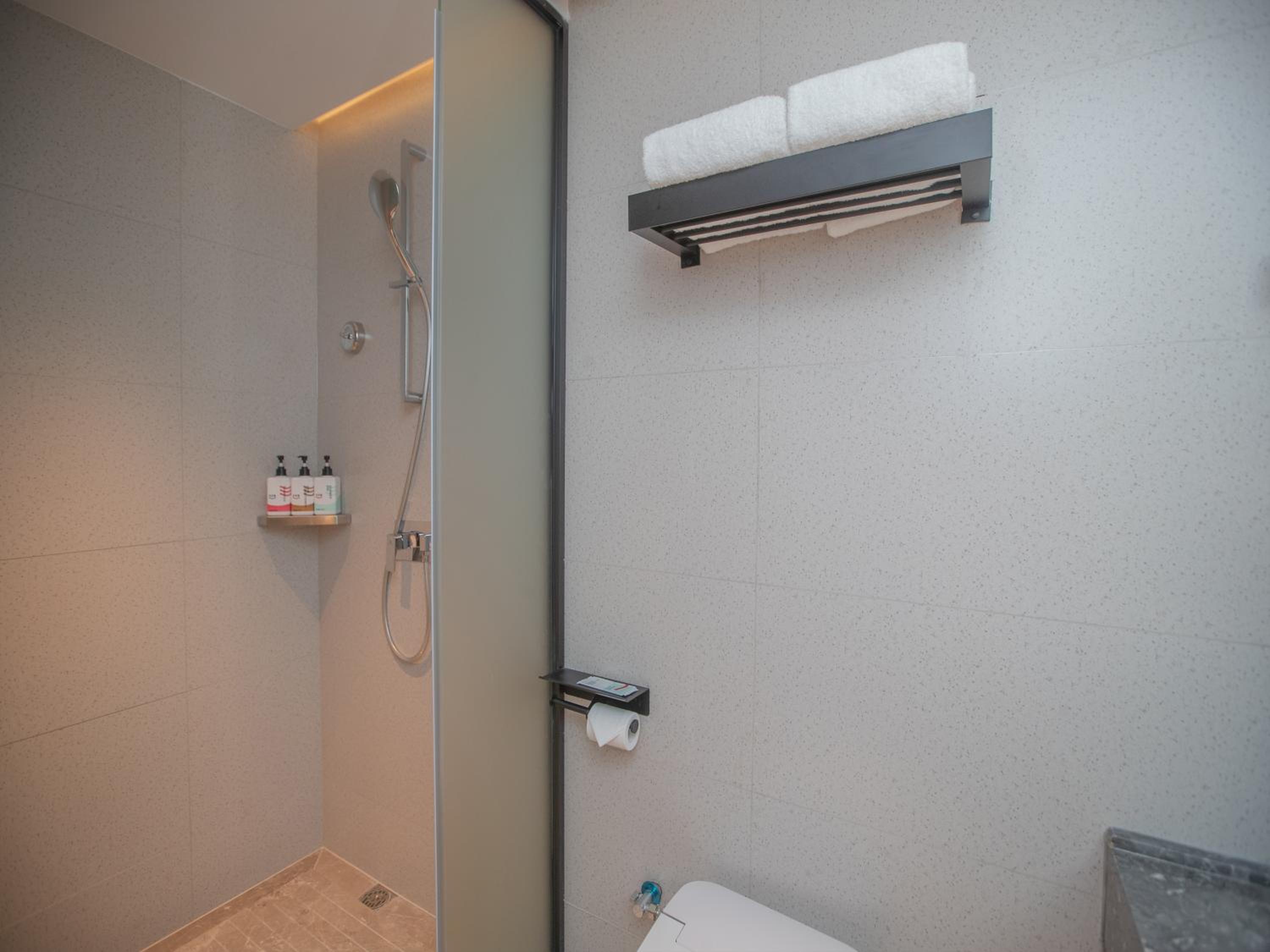 Standard Twin Room - No Window  photo 2