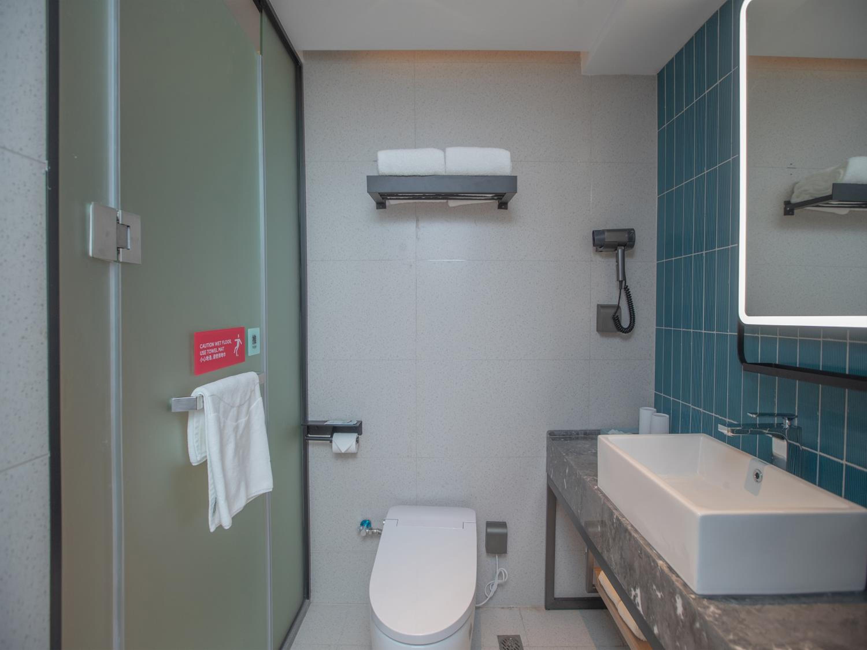 Standard Twin Room - No Window  photo 3