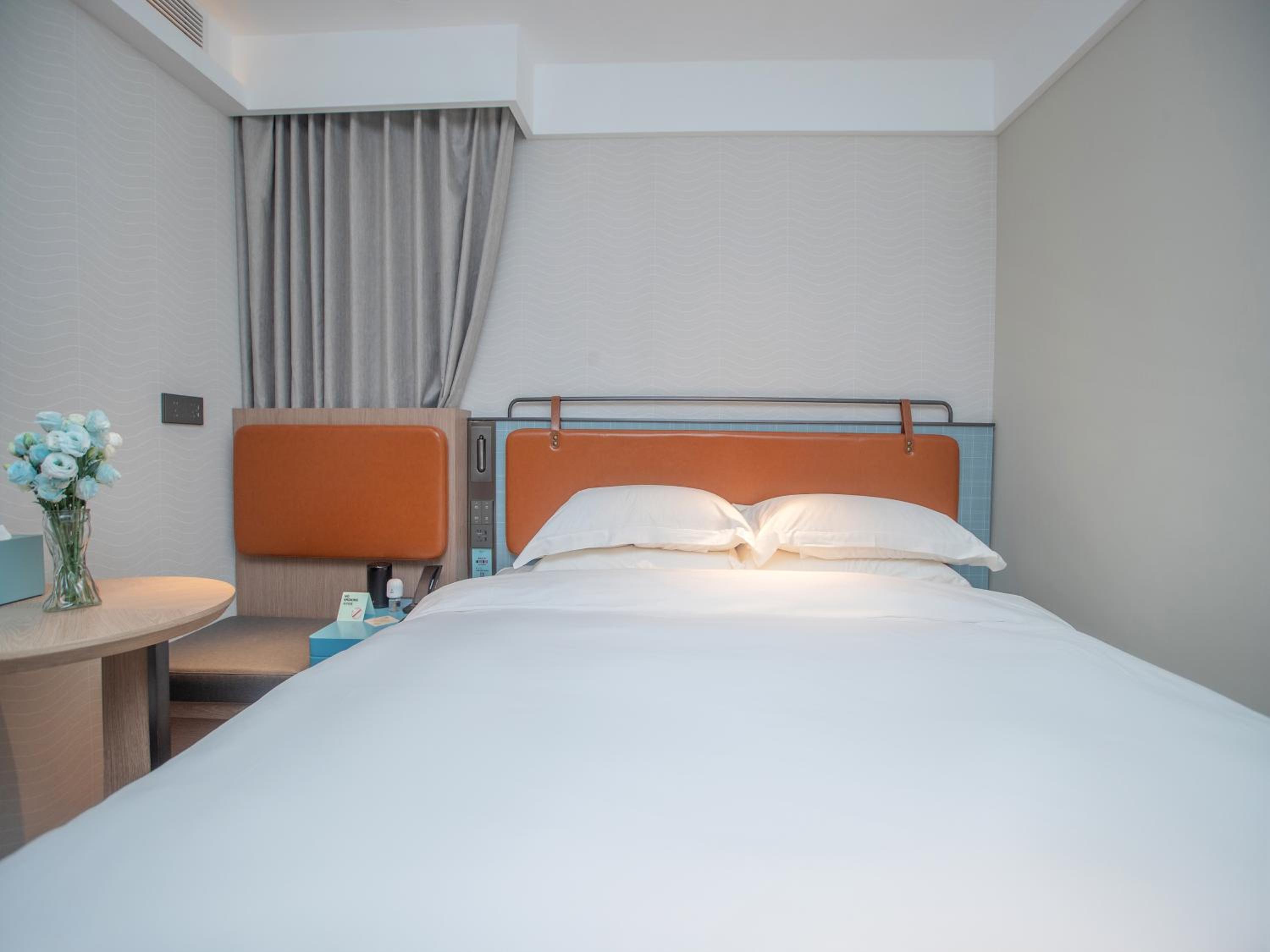 Small Double Room No Window photo 1