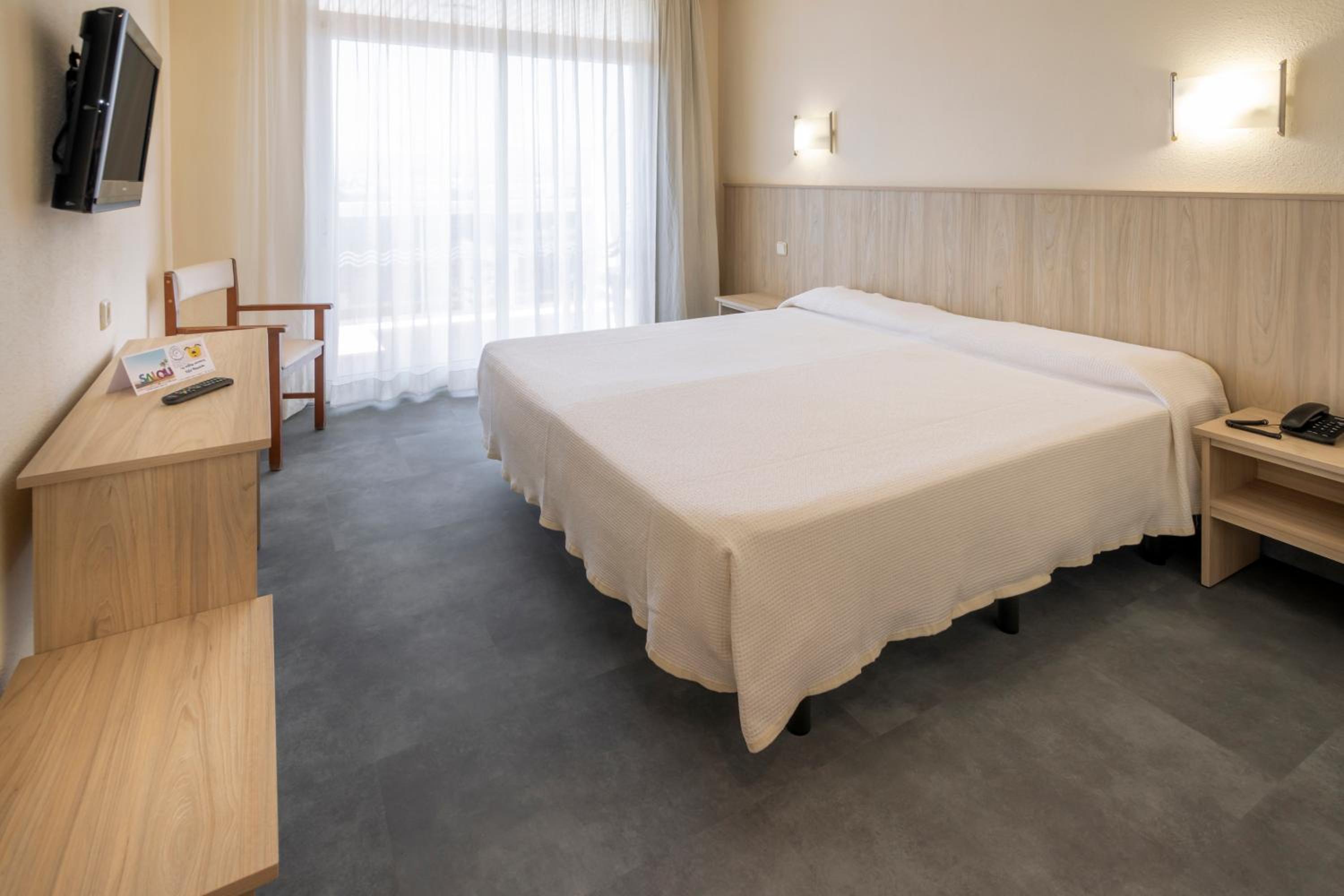 Habitación estándar 4* (2 adultos + 2 niños)