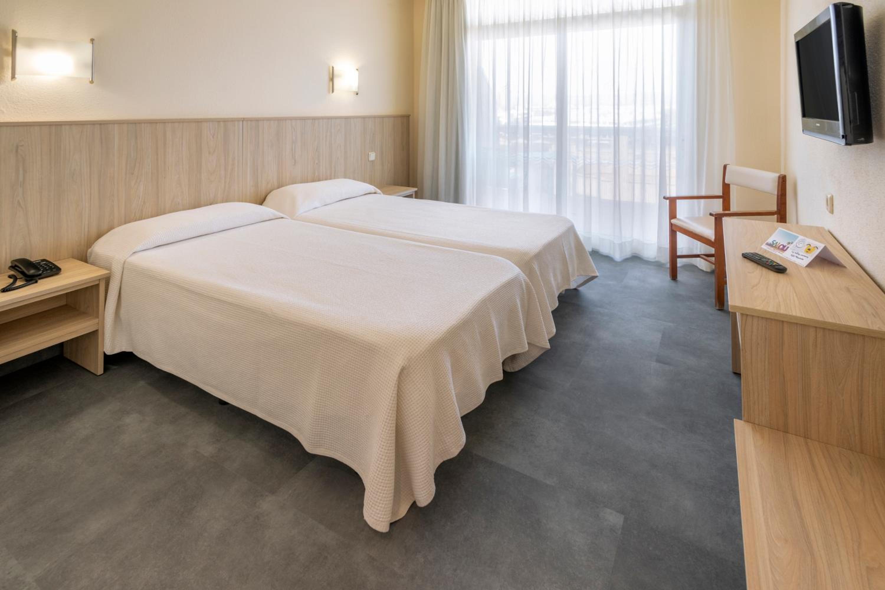 Habitación estándar 4* (3 adultos + 1 niño)