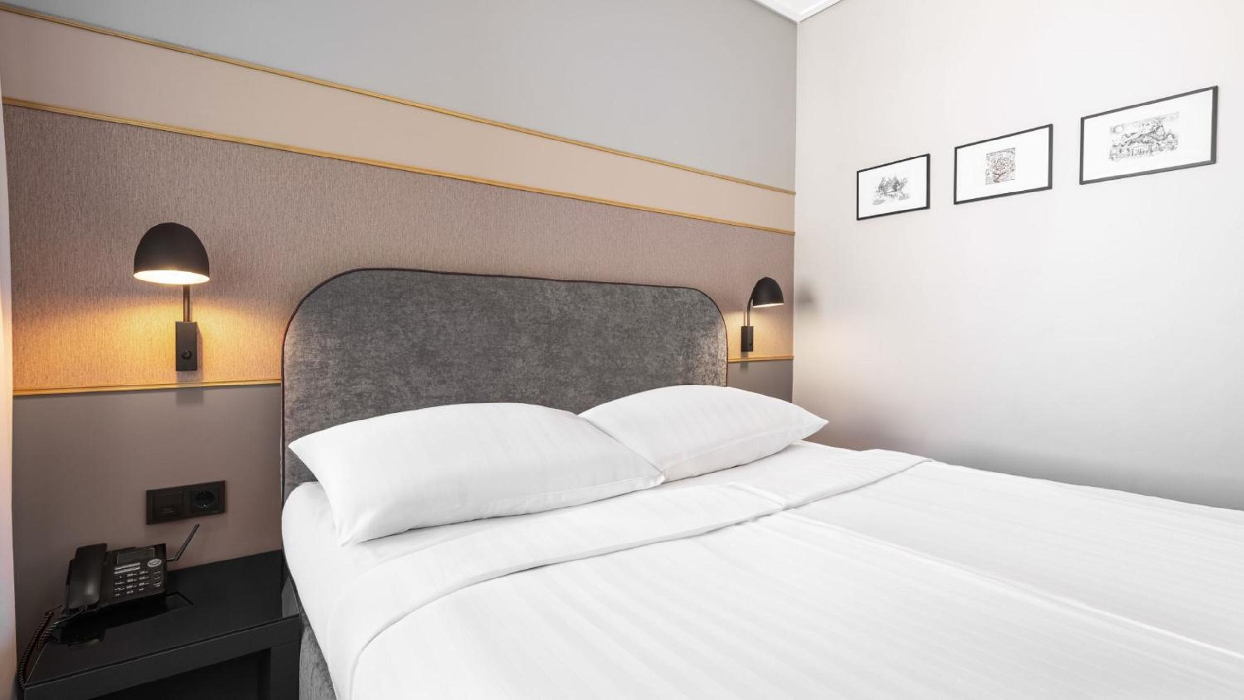 Small Double Room - Photo 2