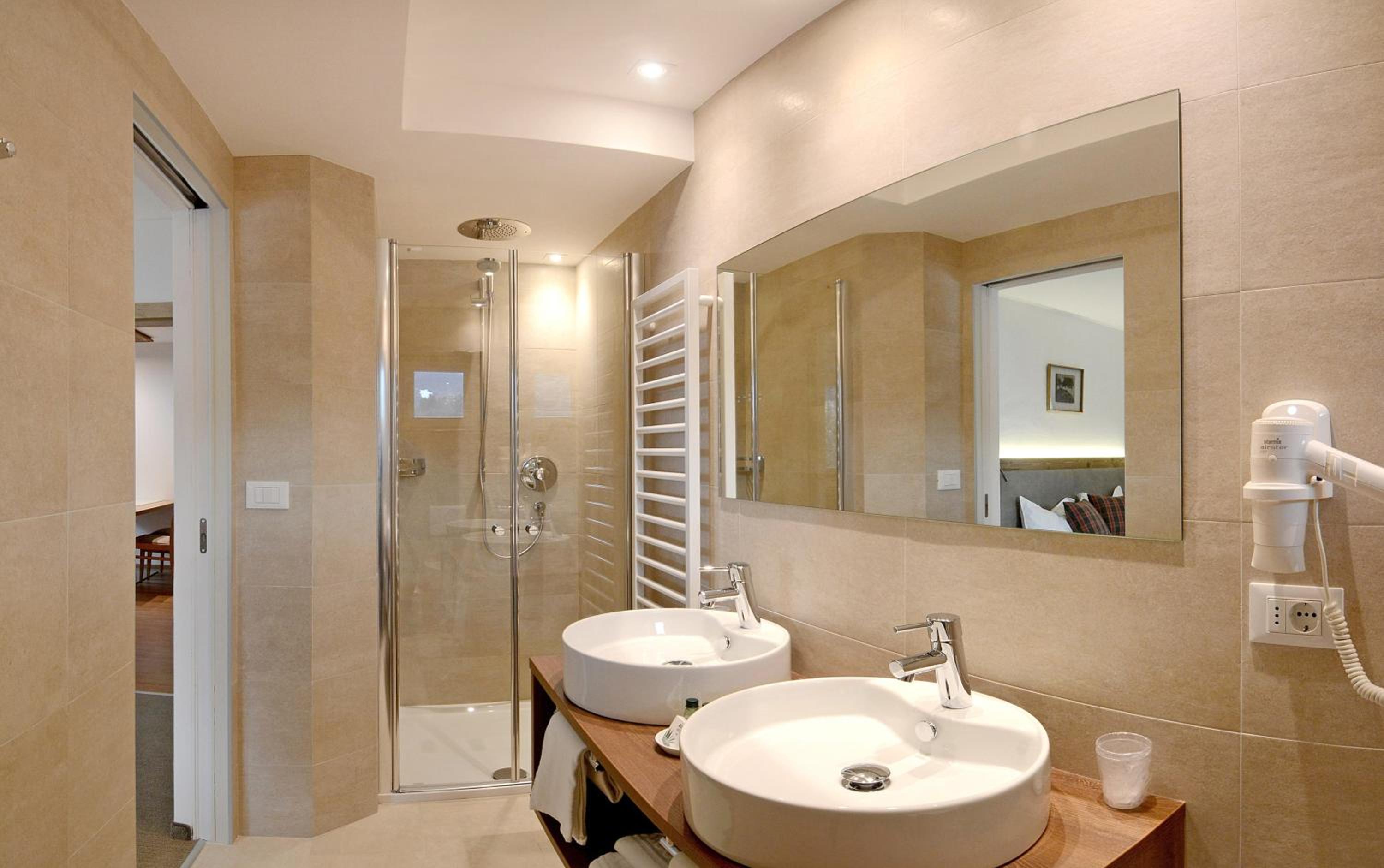 One-Bedroom Apartment (4 Adults) photo 2