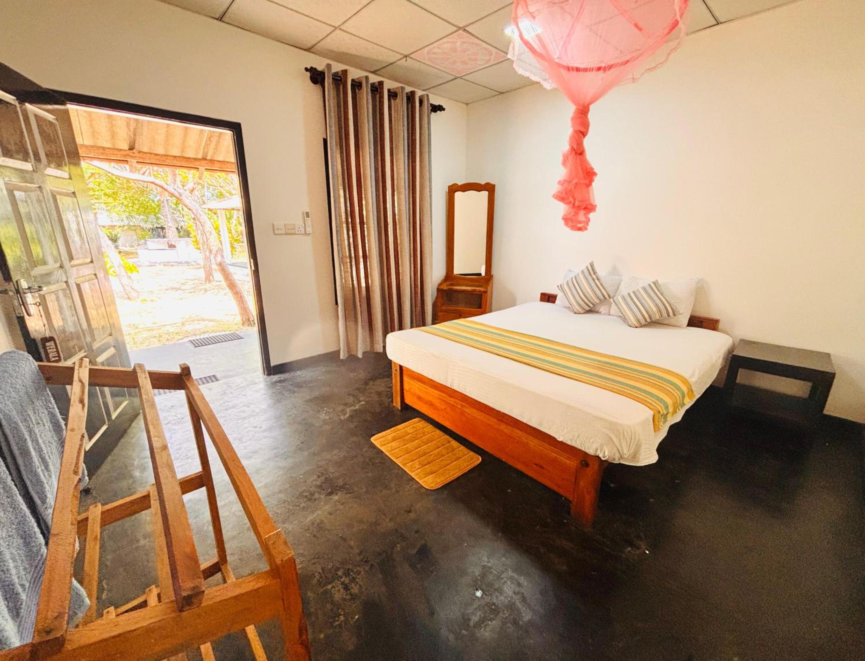 Budget Double Room photo 3