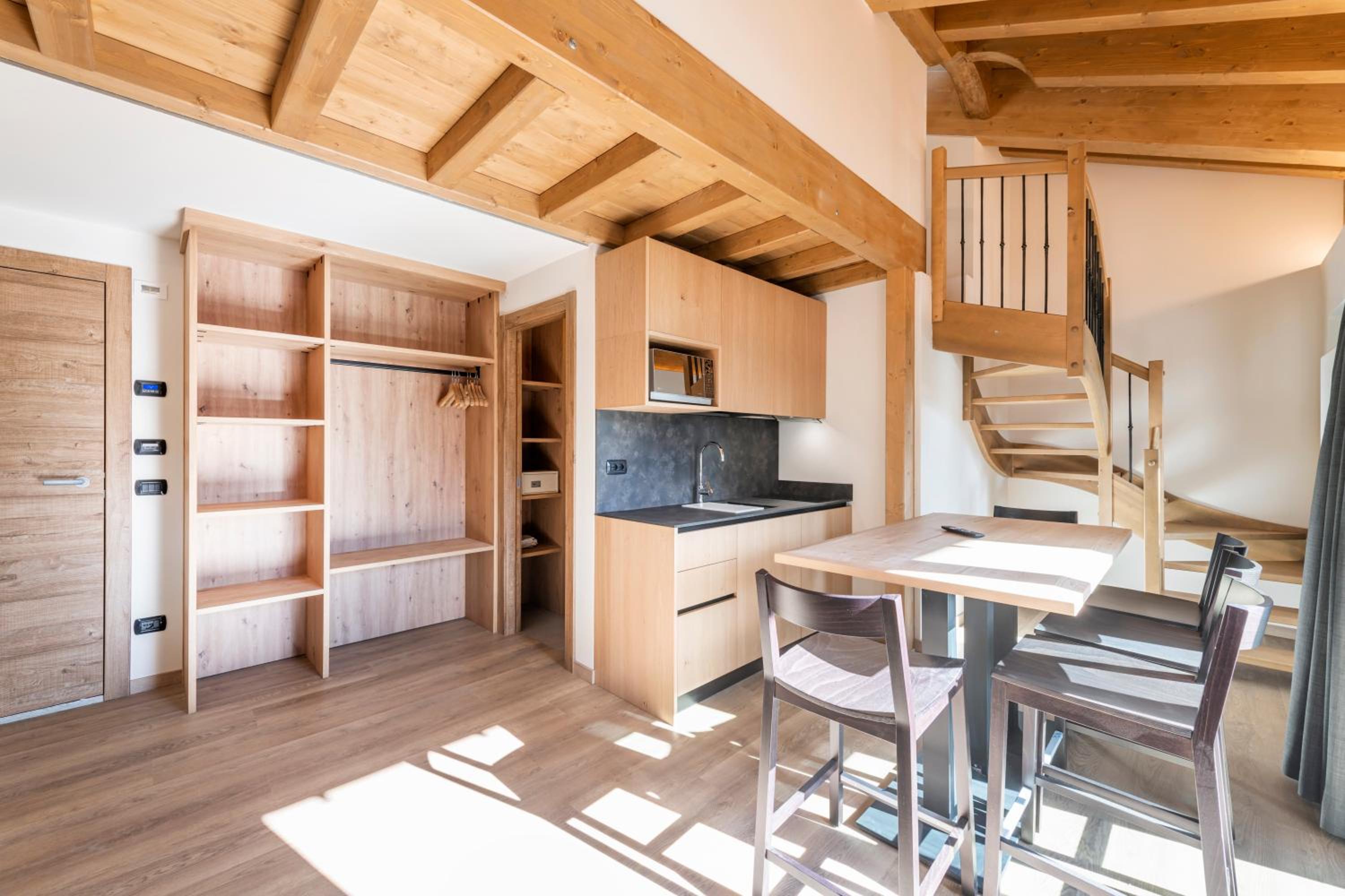 Attic One-Bedroom Apartment photo 1