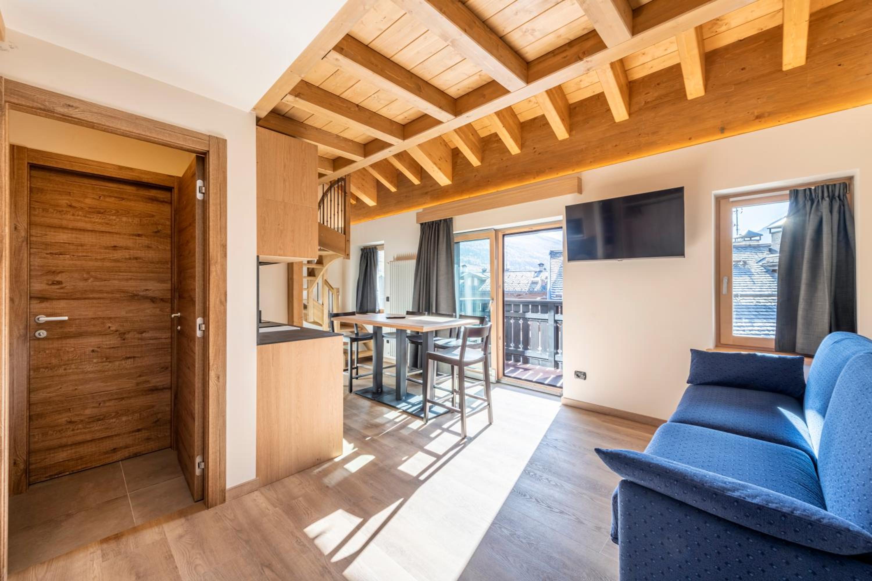 Attic One-Bedroom Apartment photo 2