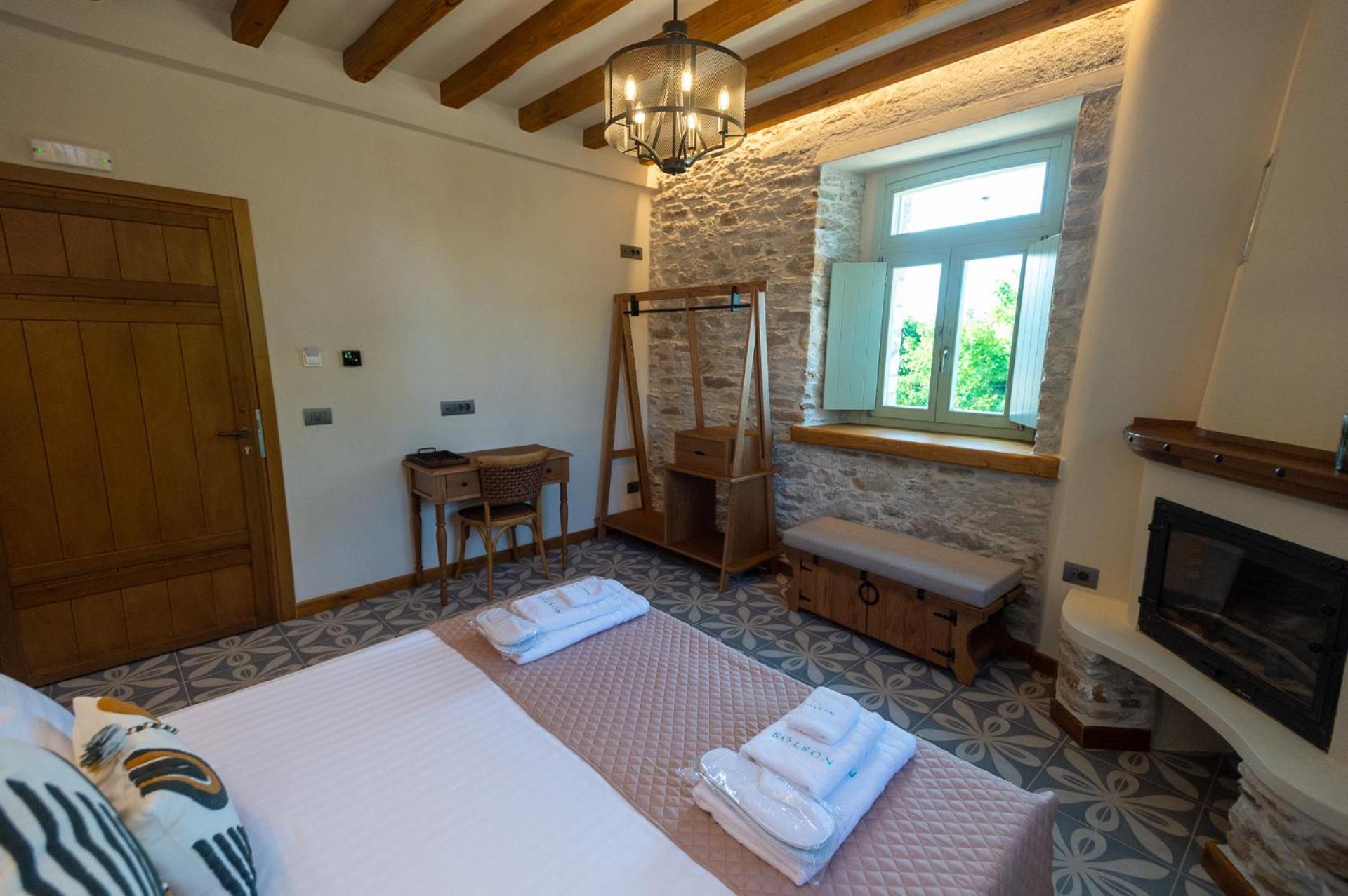 Deluxe Double Room photo 3